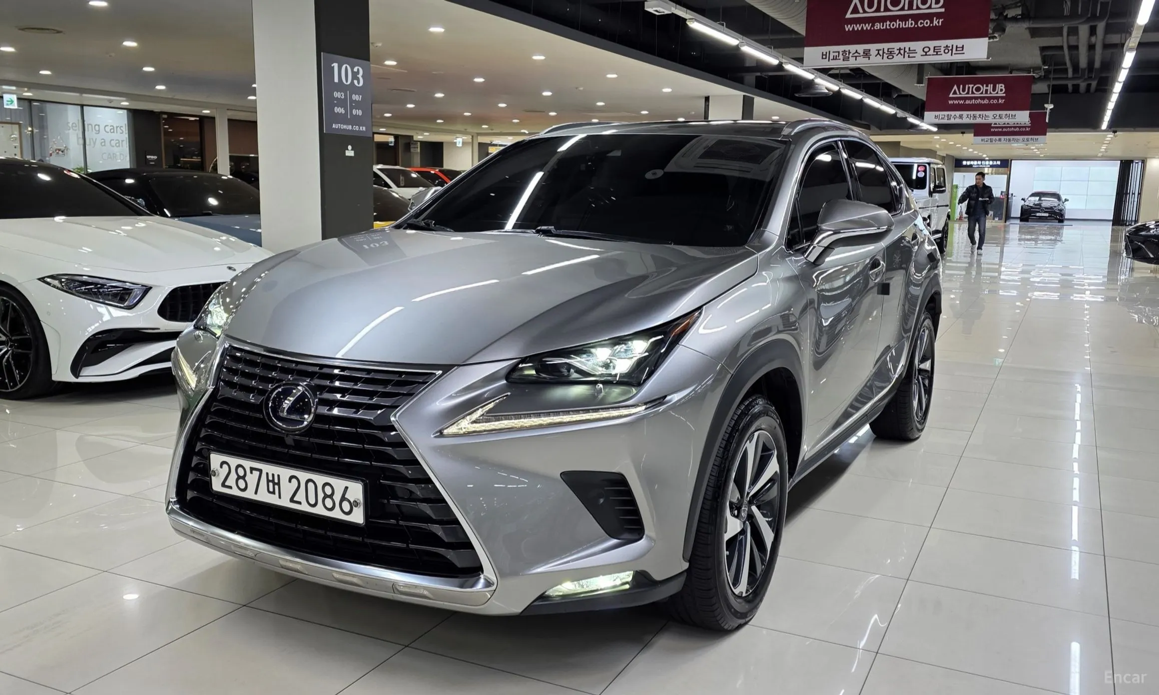 Lexus NX300h превью 4