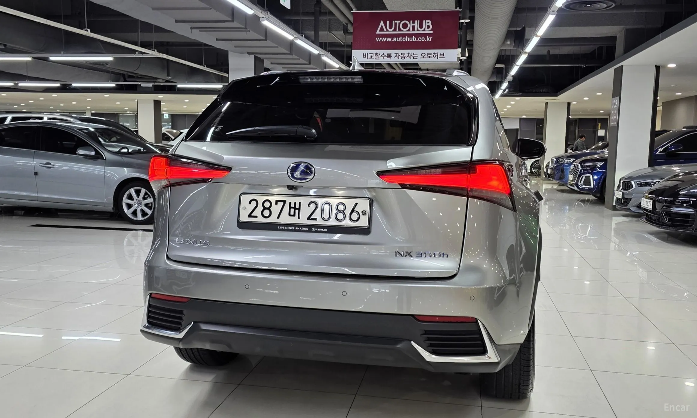 Lexus NX300h превью 7