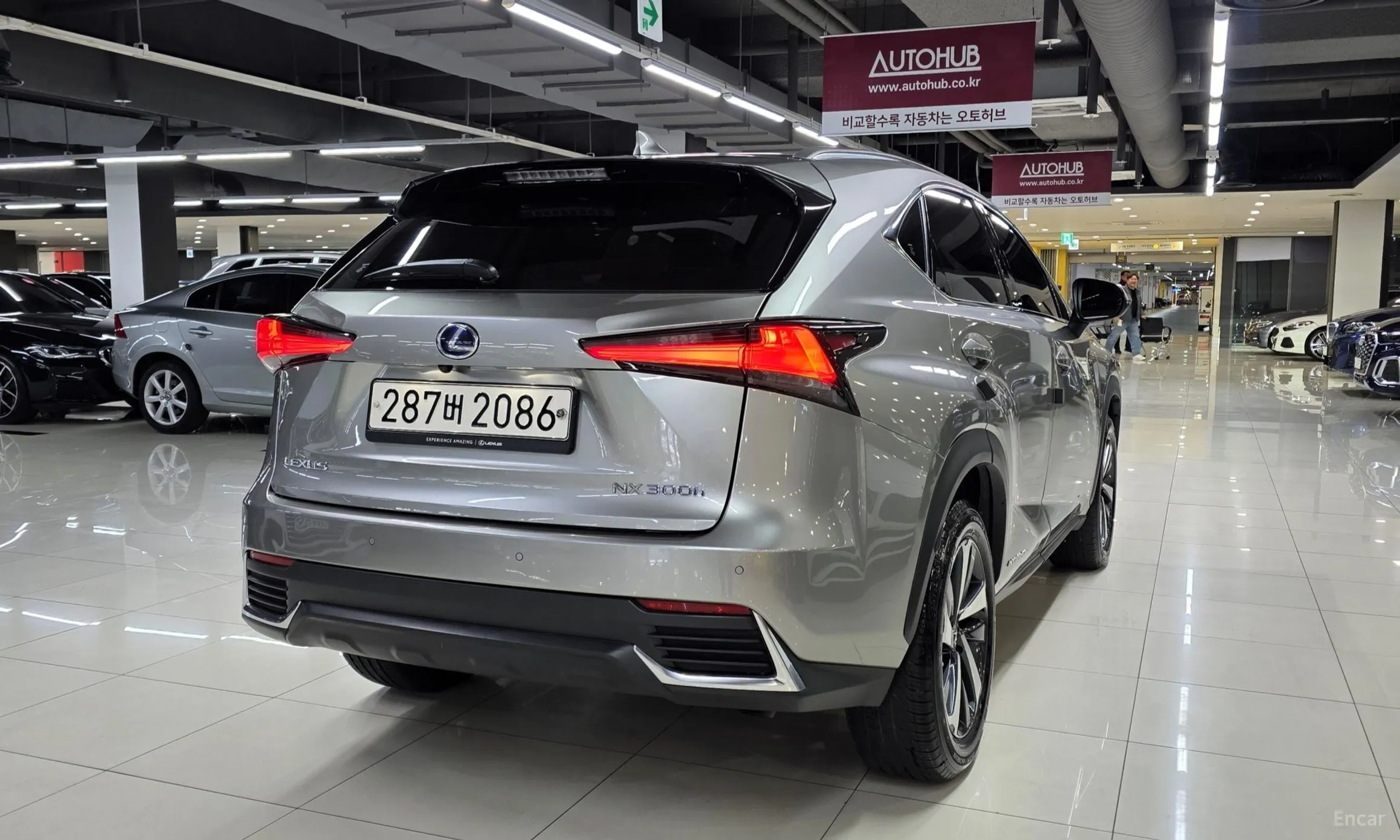 Lexus NX300h превью 8