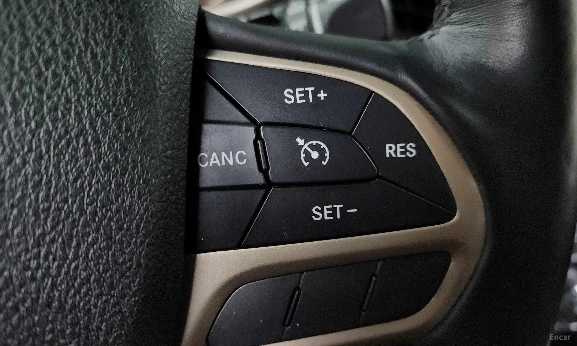 Jeep Cherokee (KL) превью 19