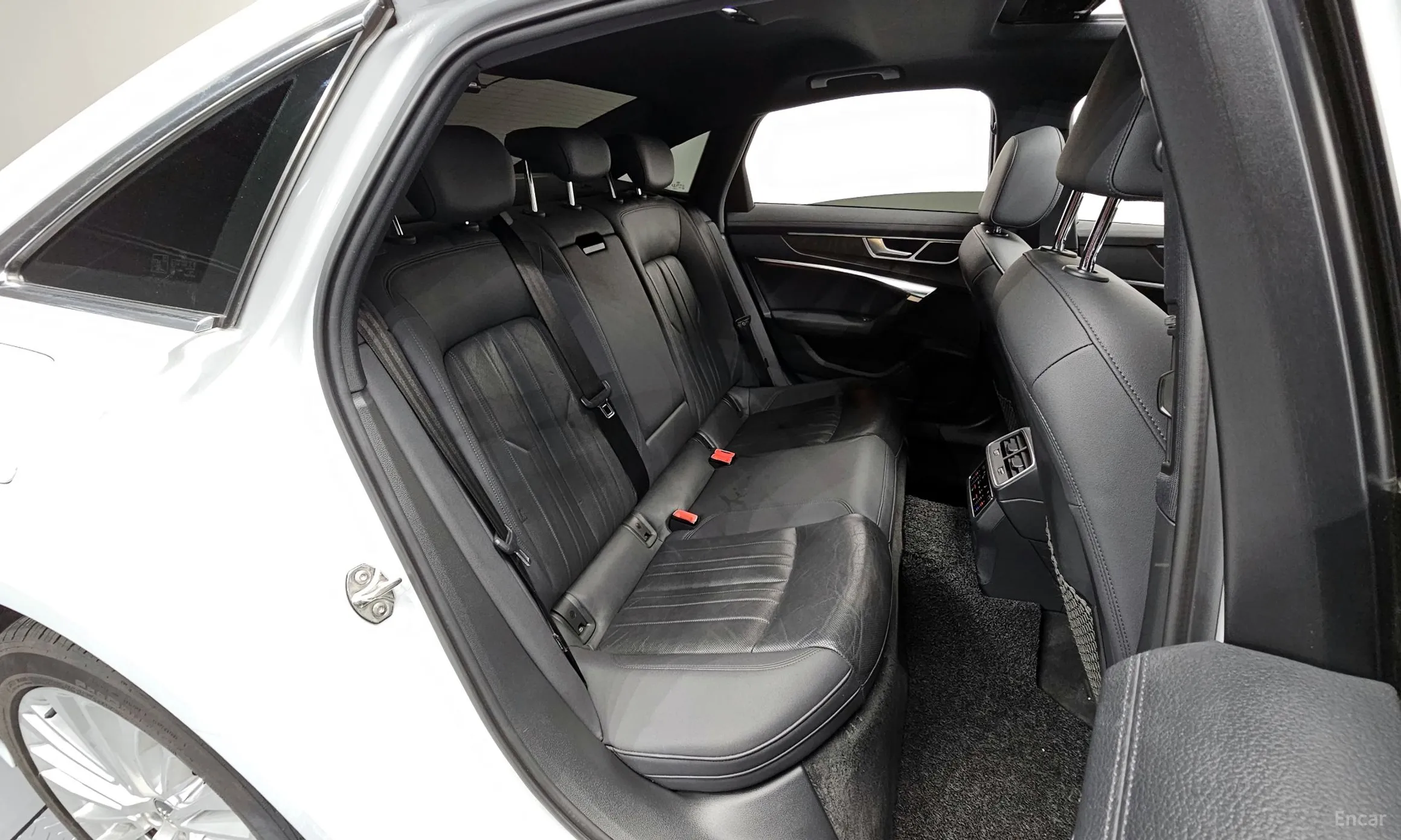 Audi A6 (C8) превью 12