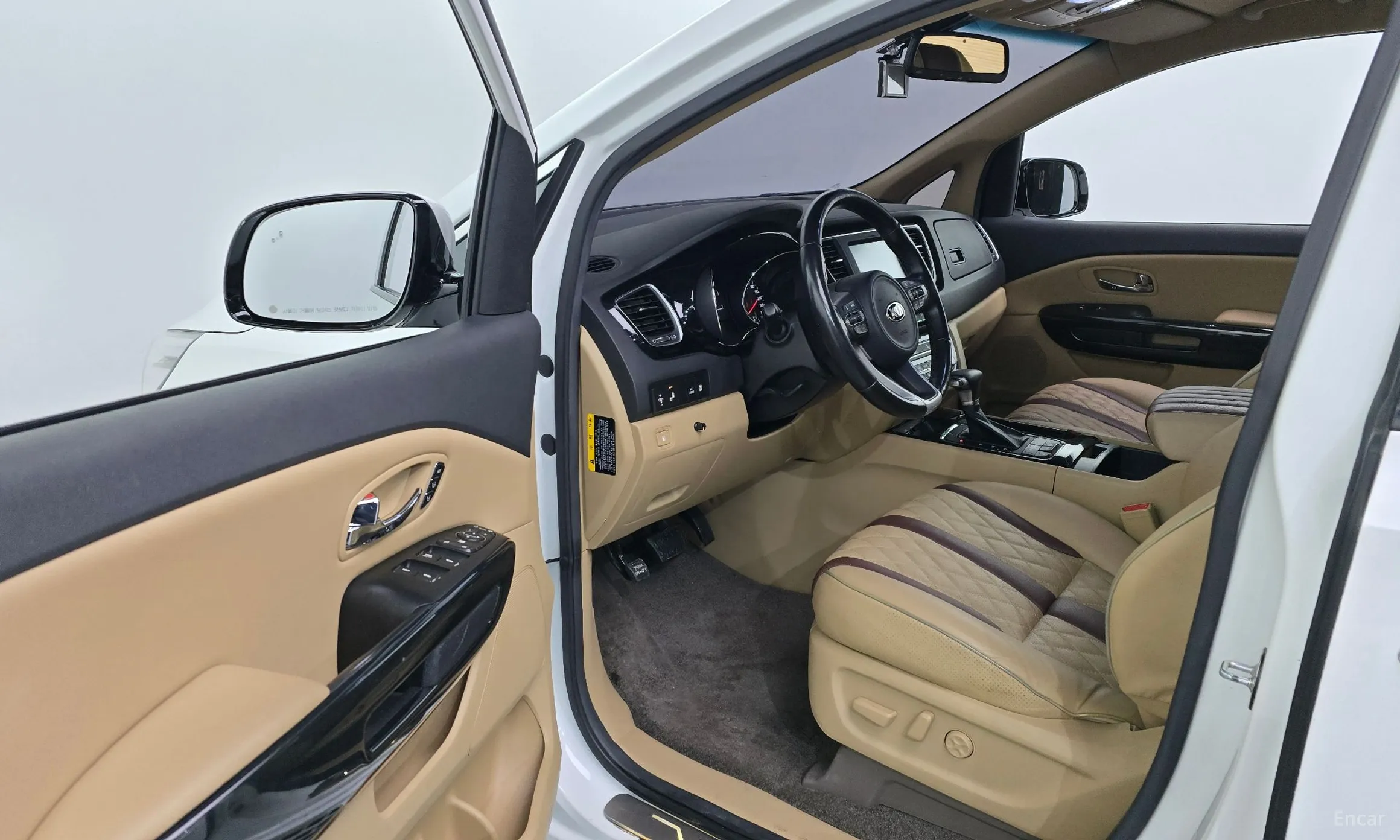Kia Carnival превью 10