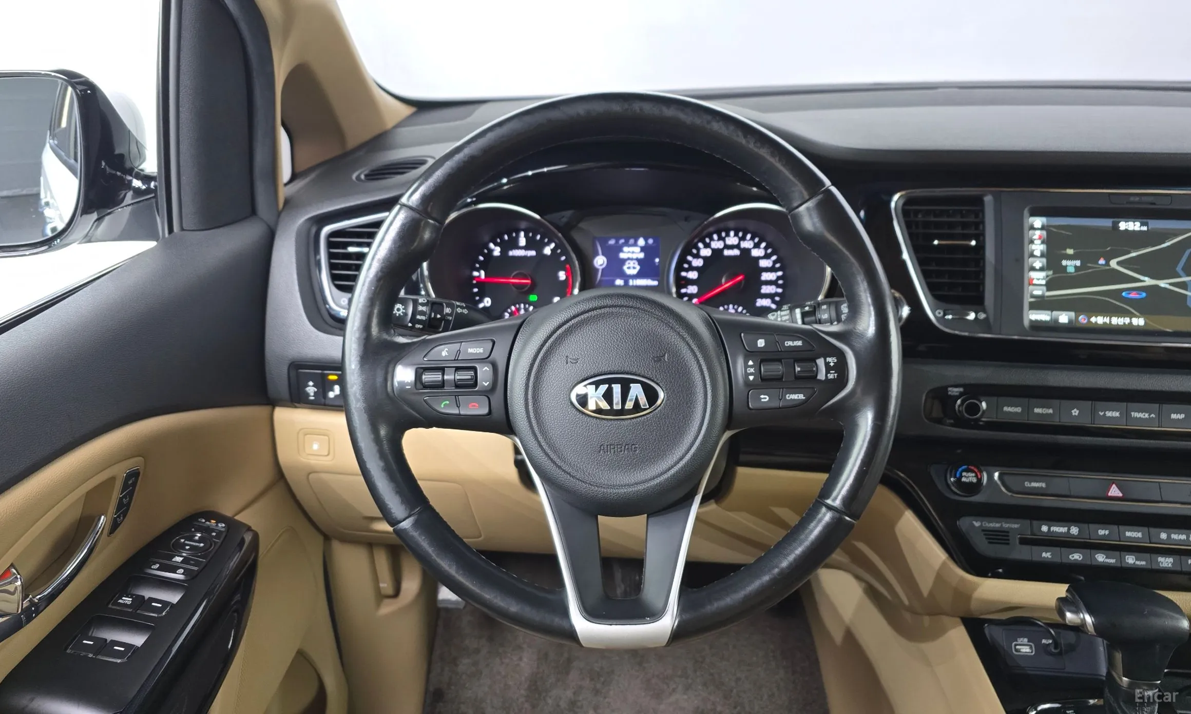 Kia Carnival превью 13