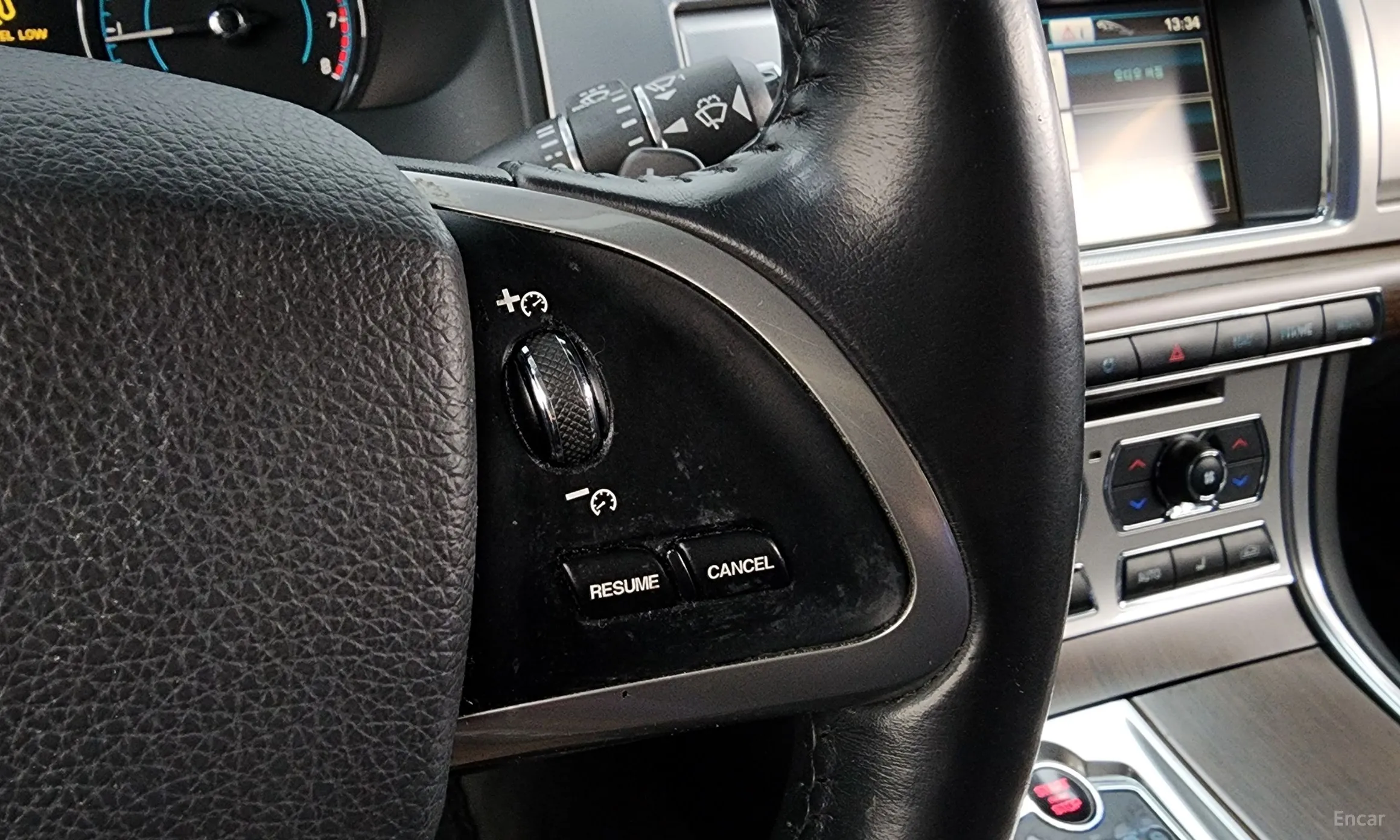 Jaguar New XF превью 16