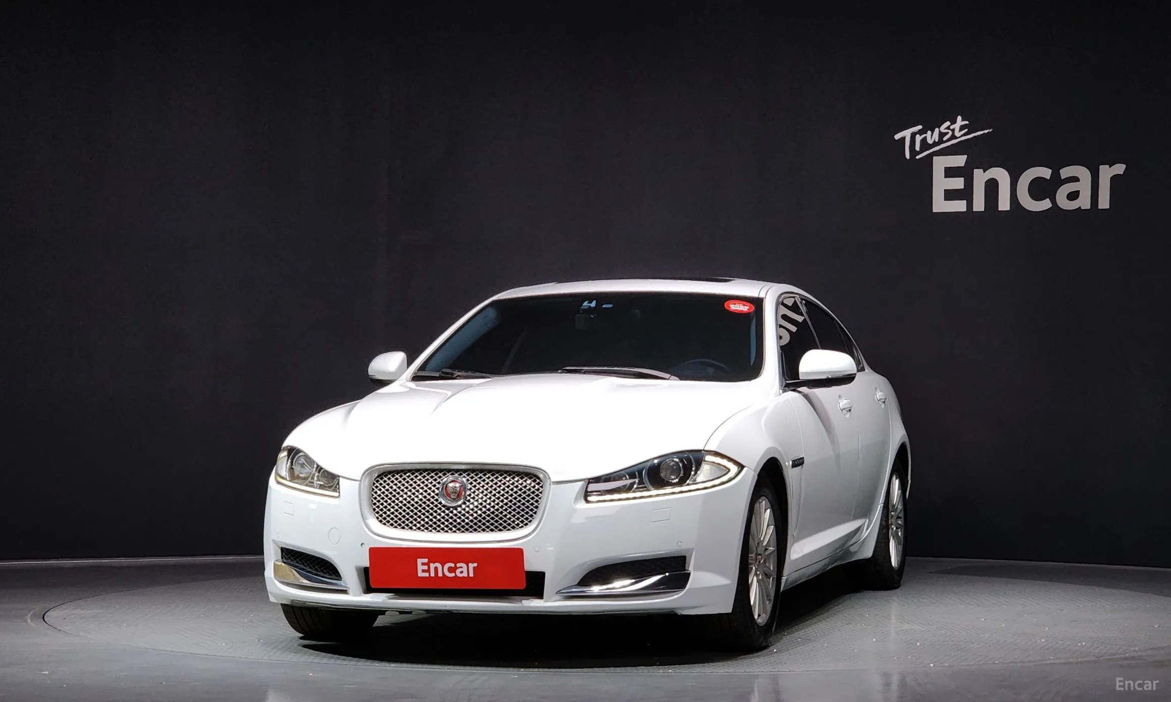 Jaguar New XF превью 3