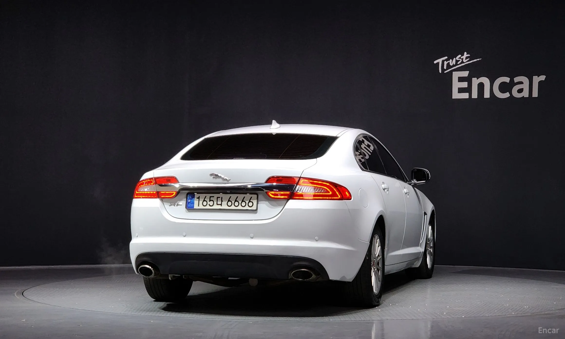 Jaguar New XF превью 4
