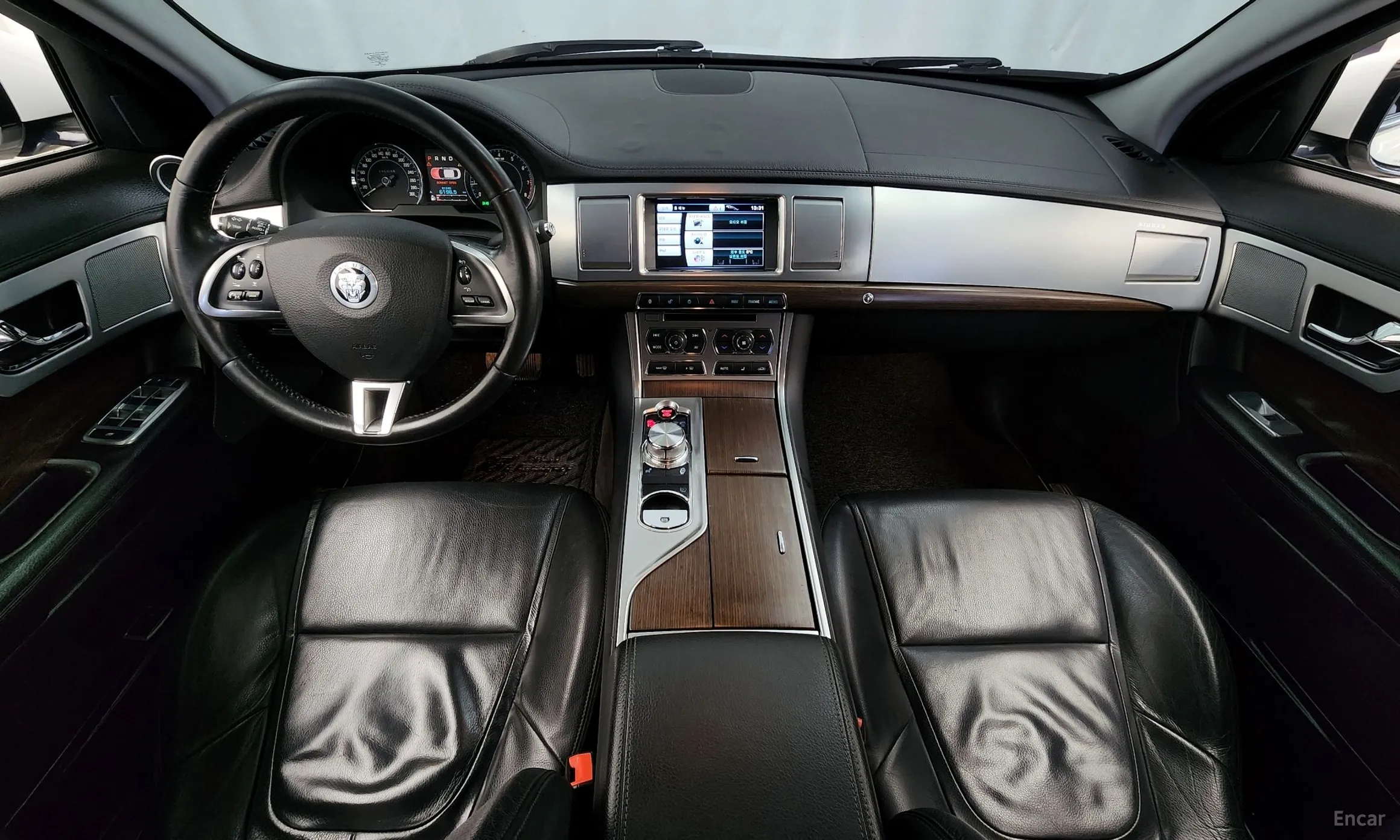 Jaguar New XF превью 7