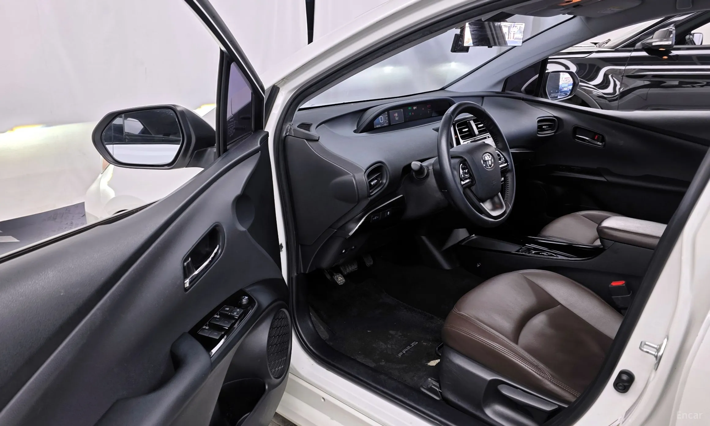 Toyota Prius 4th Generation превью 10