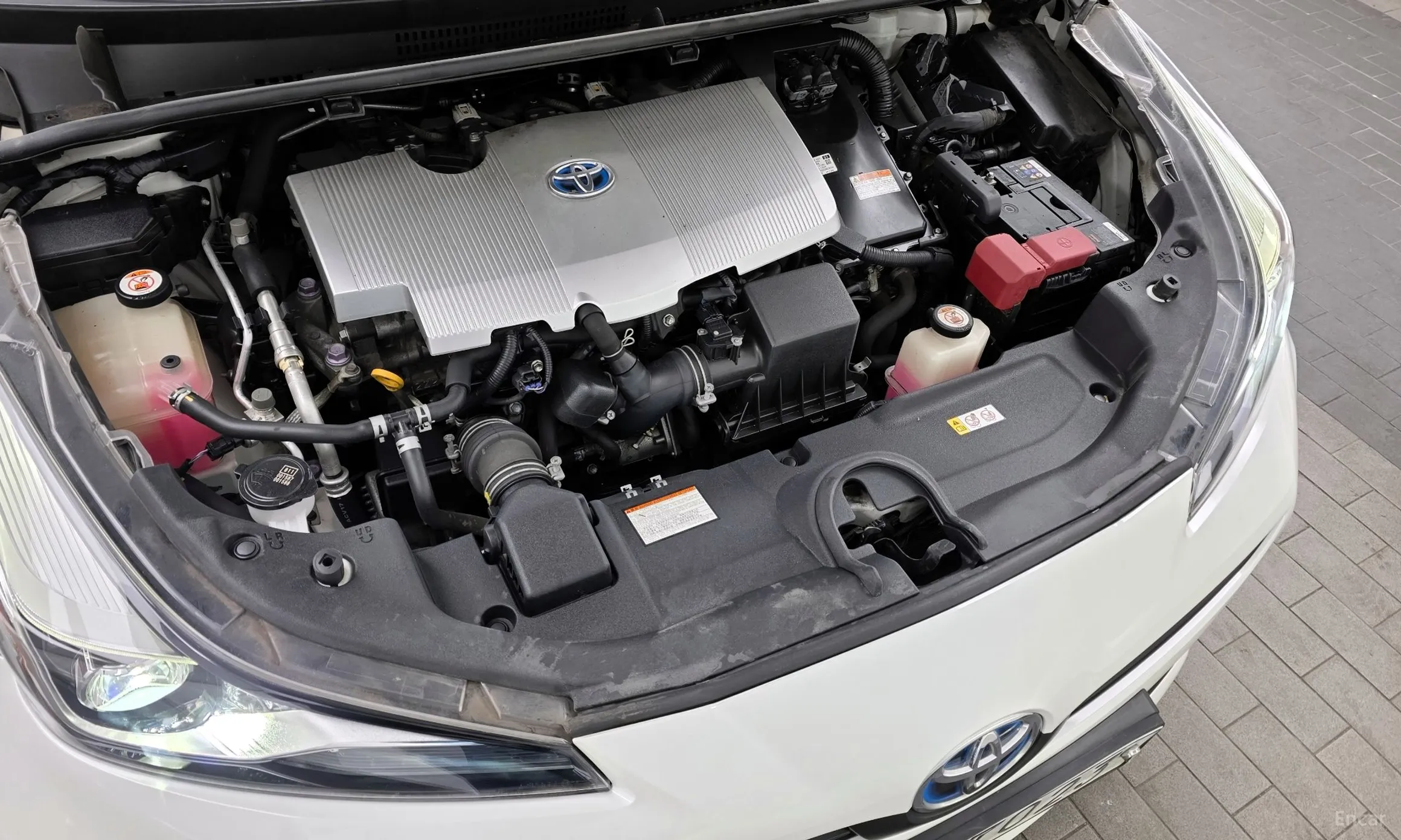 Toyota Prius 4th Generation превью 6