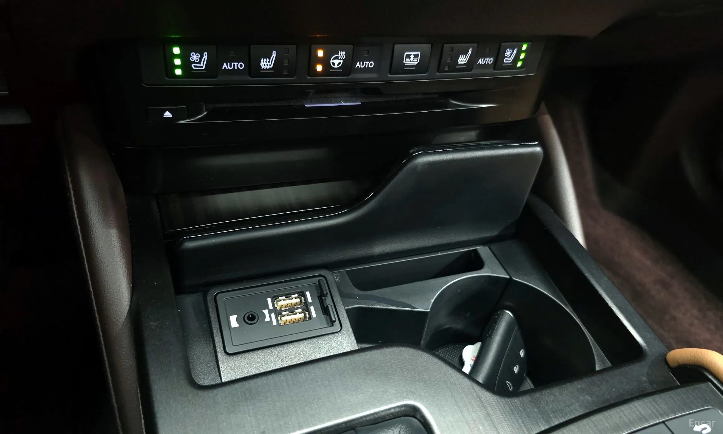 Lexus ES300h 7th Generation превью 17