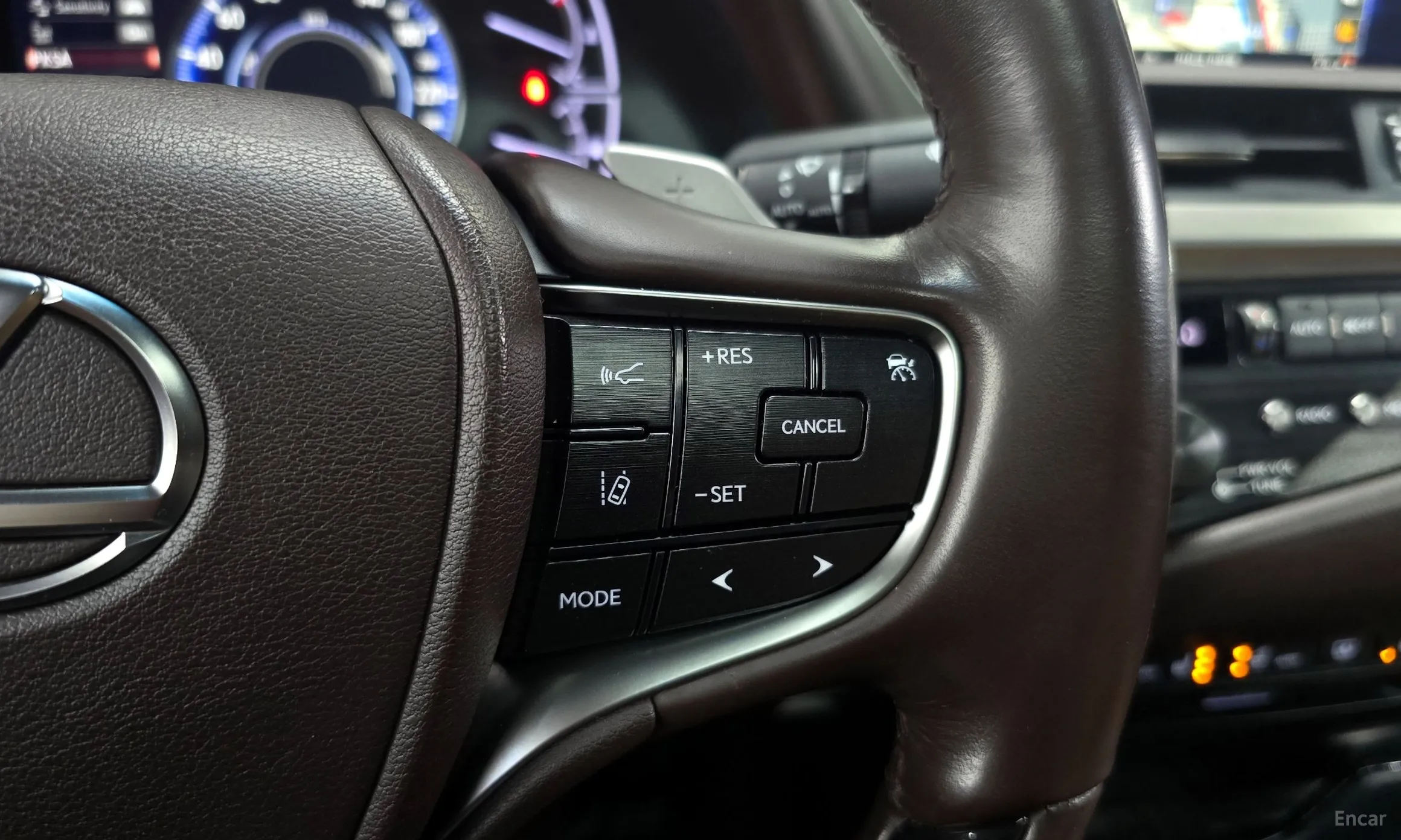 Lexus ES300h 7th Generation превью 18