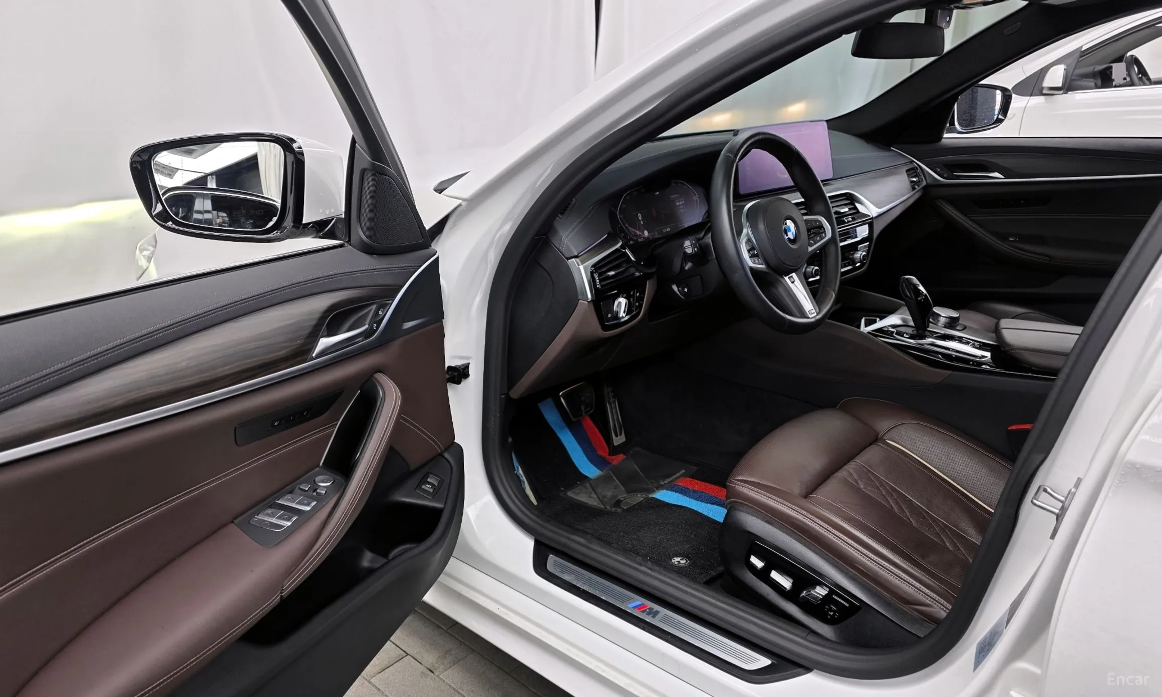 BMW 5 Series (G30) превью 10