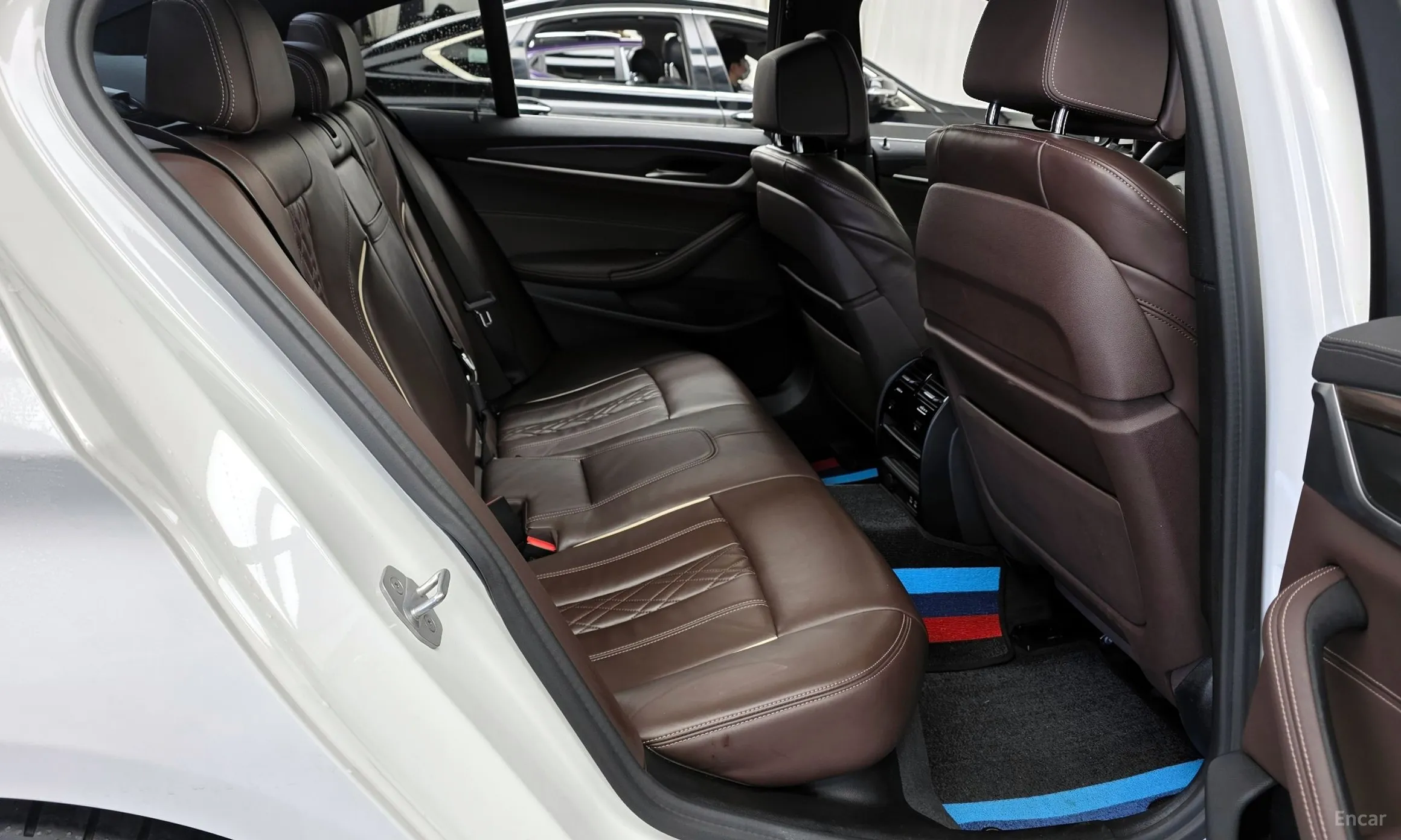 BMW 5 Series (G30) превью 12
