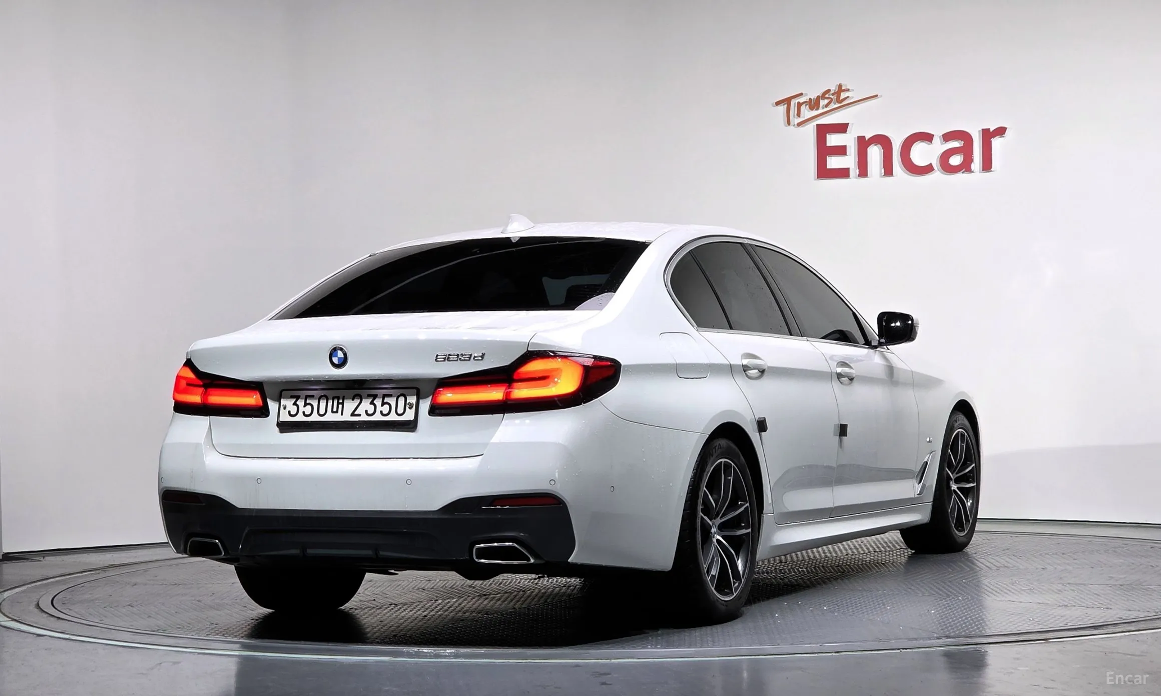 BMW 5 Series (G30) превью 2