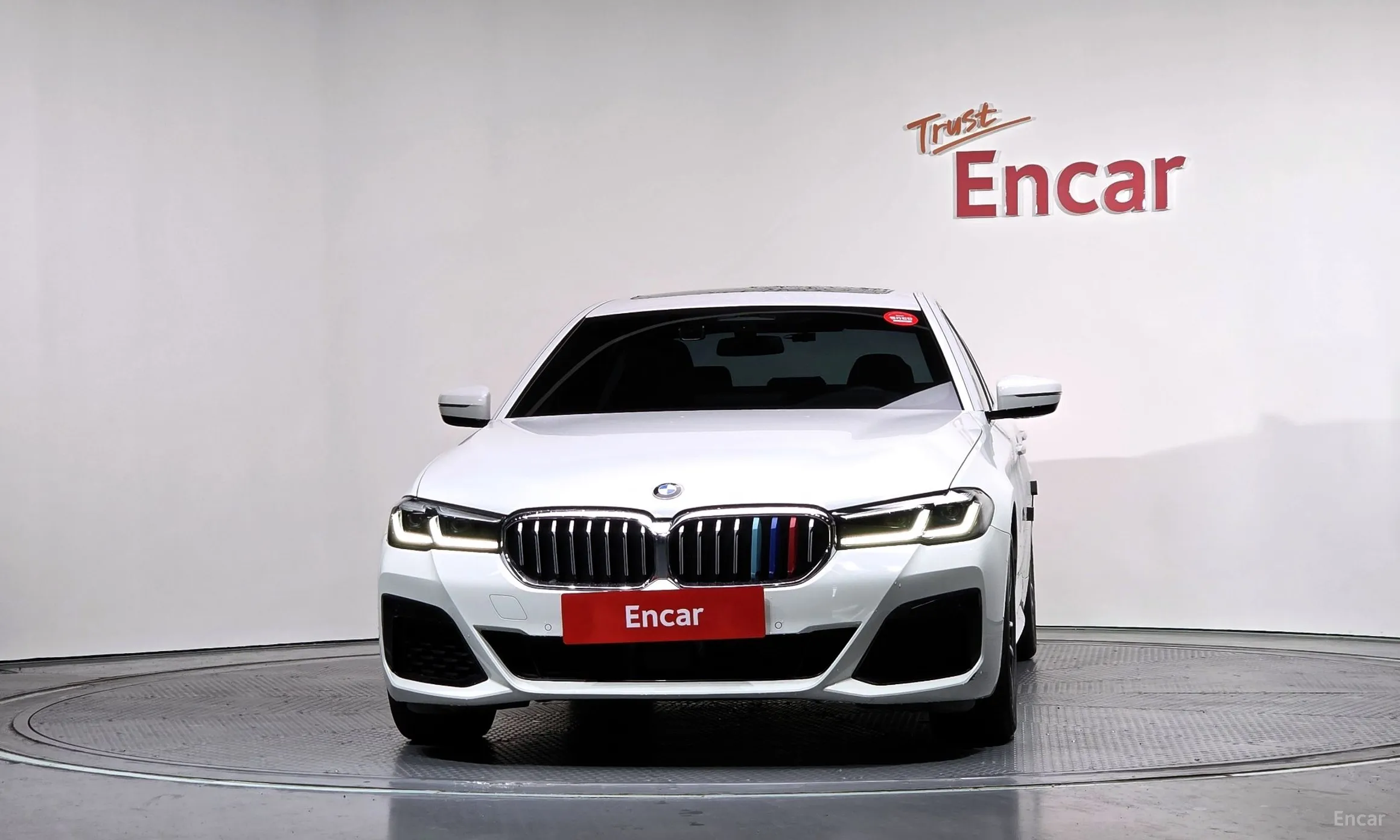 BMW 5 Series (G30) превью 3