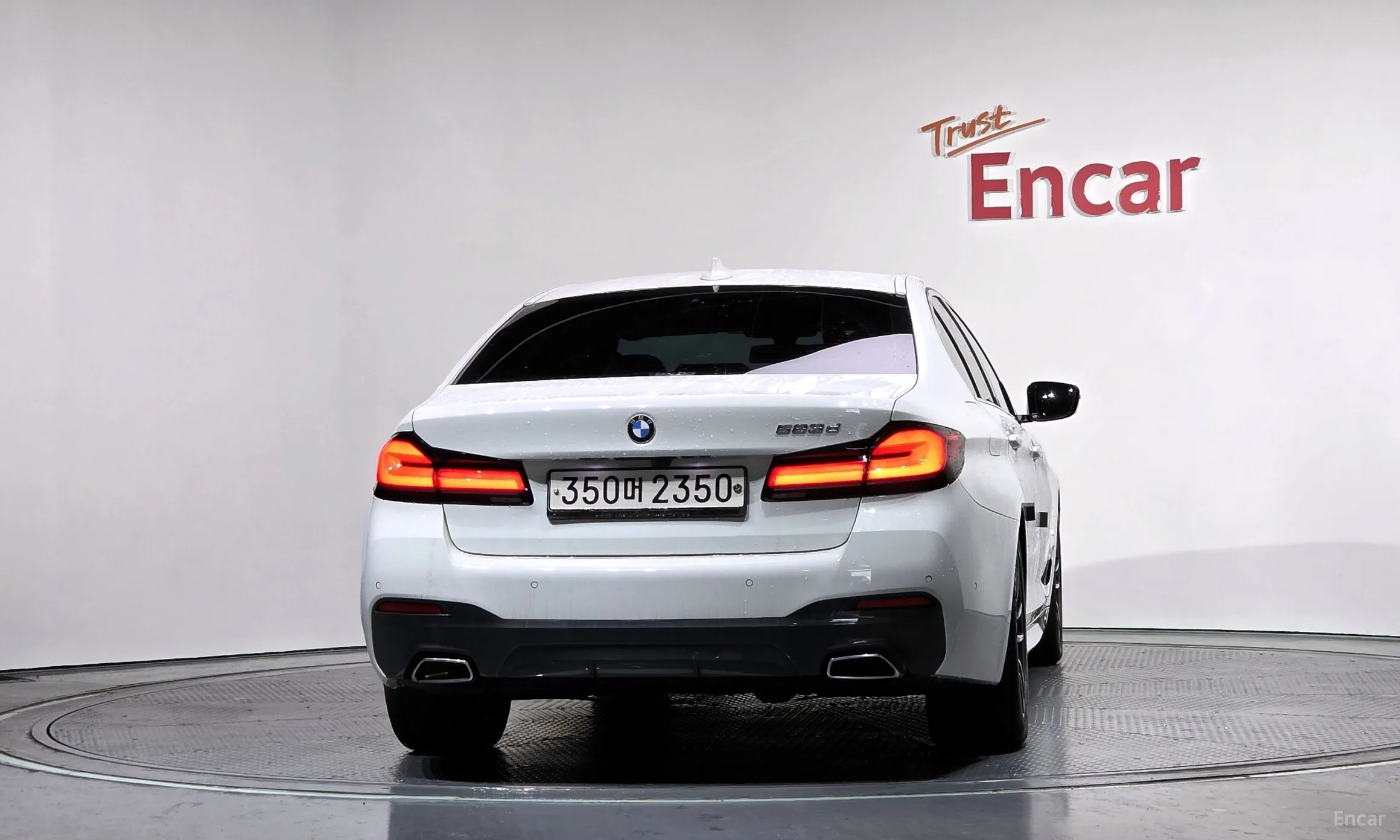 BMW 5 Series (G30) превью 4