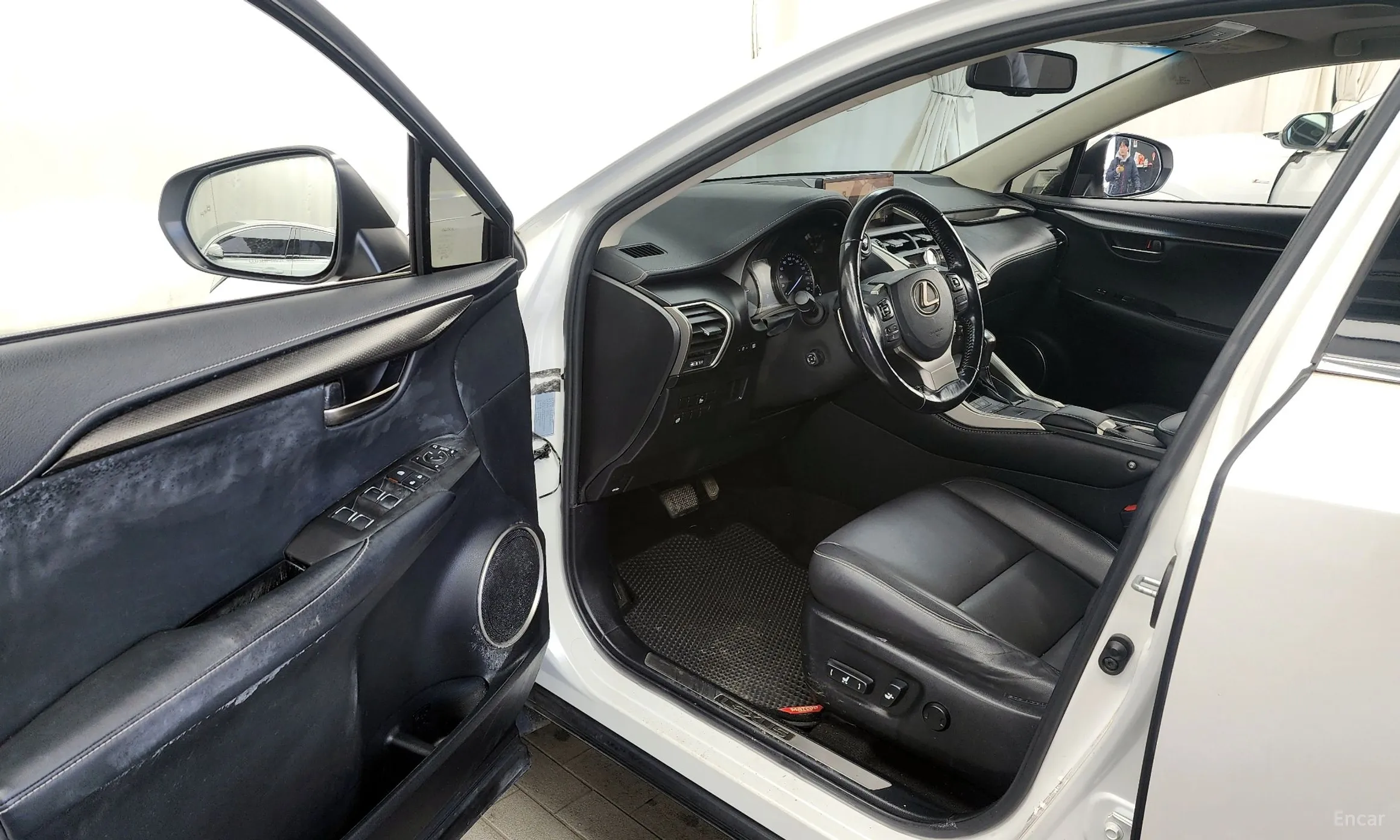Lexus NX300h превью 10