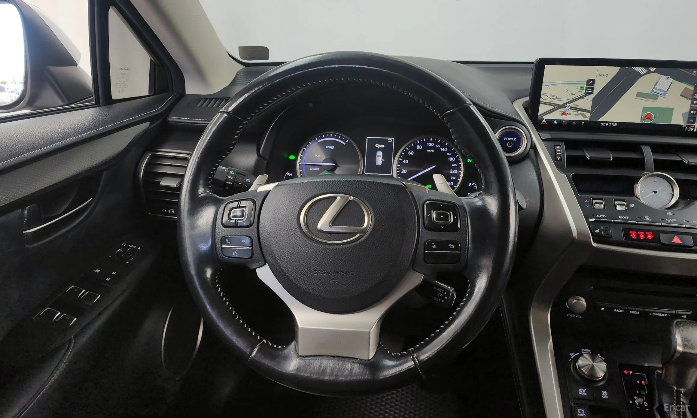 Lexus NX300h превью 13