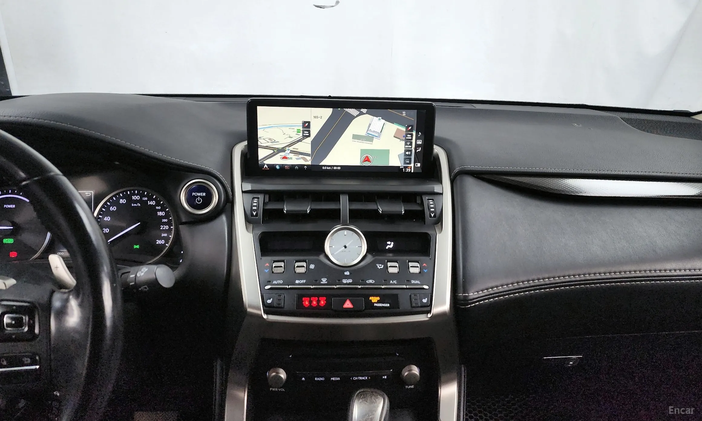 Lexus NX300h превью 14