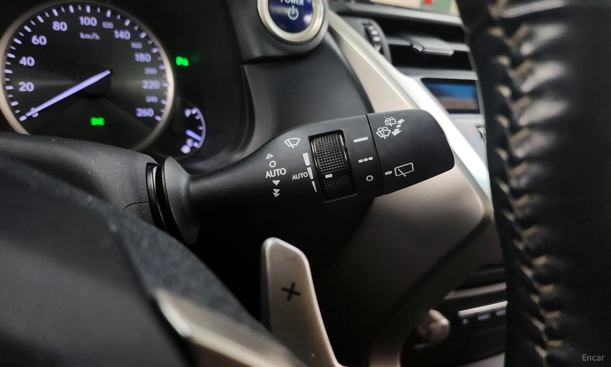 Lexus NX300h превью 19