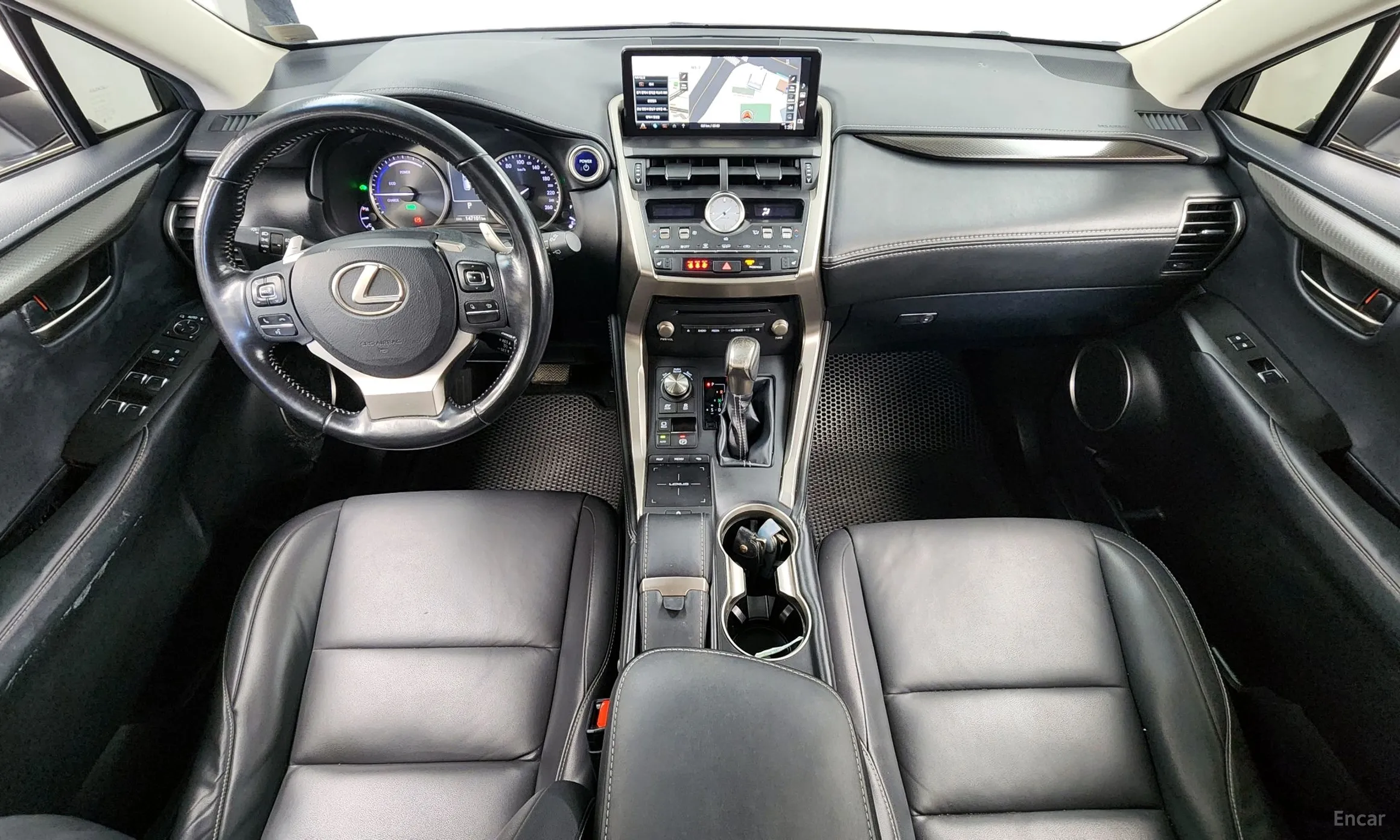 Lexus NX300h превью 7