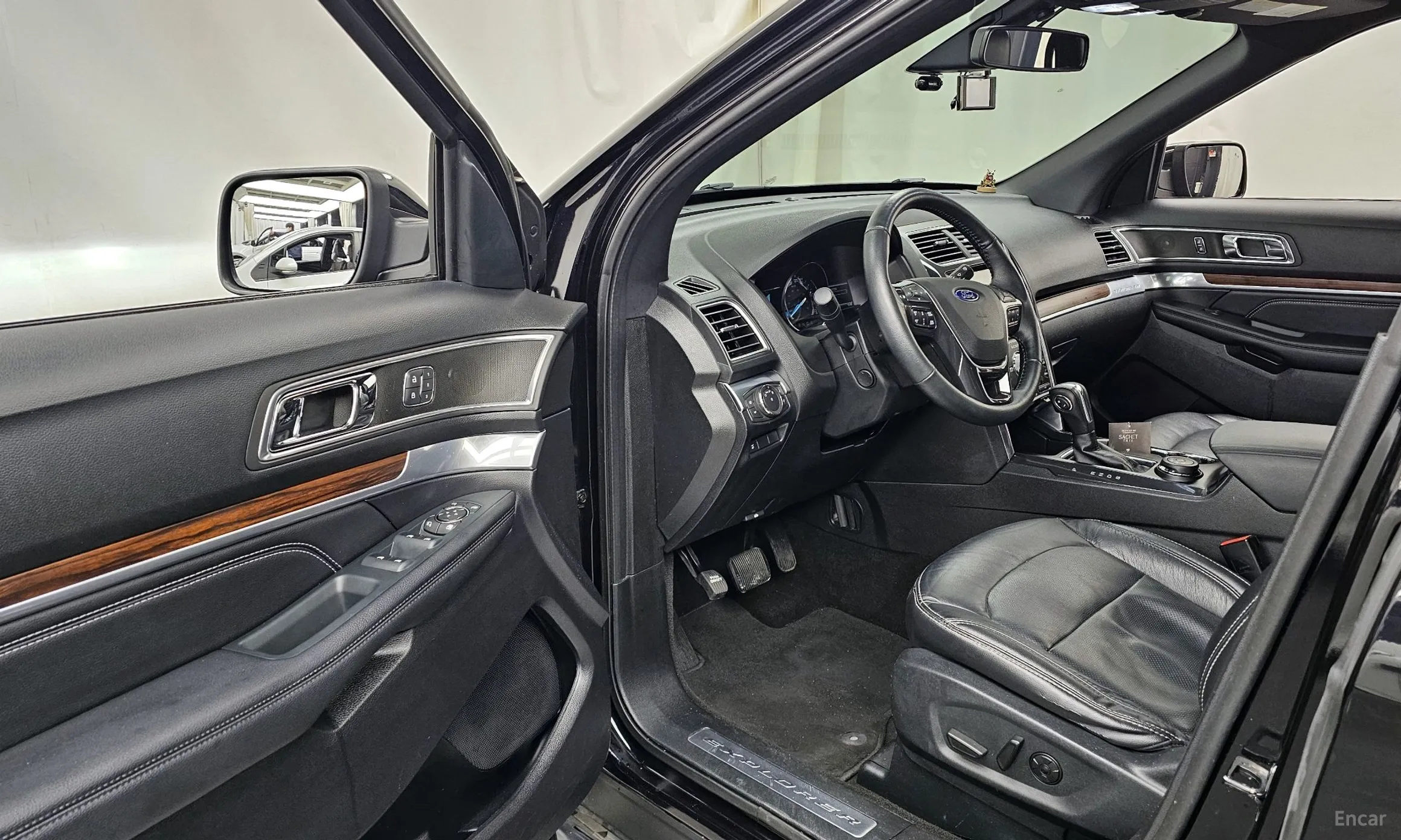 Ford Explorer превью 10