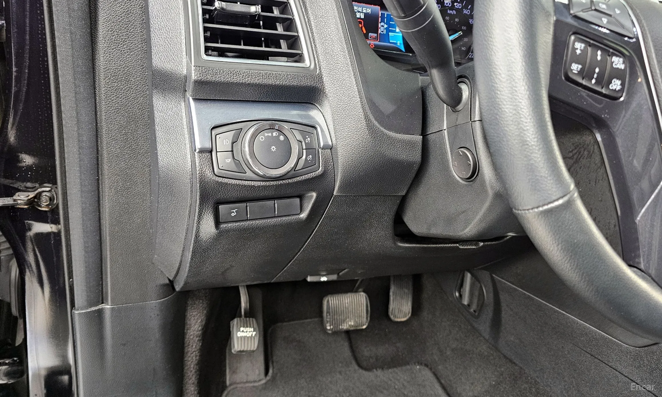 Ford Explorer превью 16