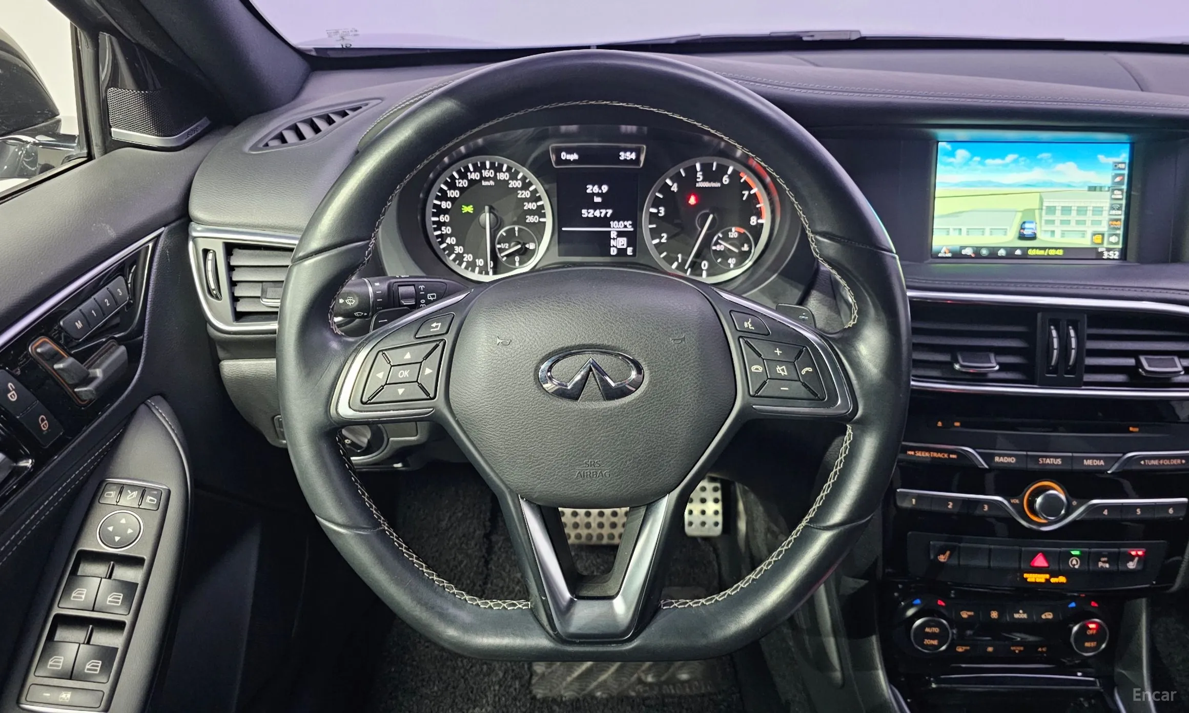 Infiniti Q30 превью 13