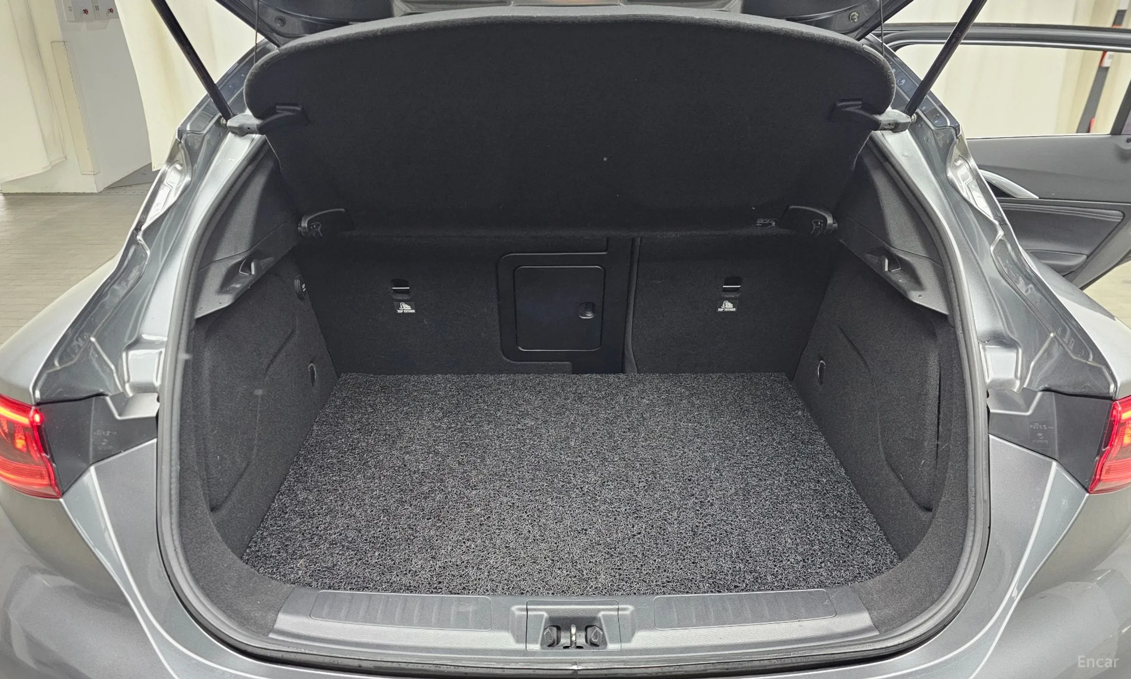 Infiniti Q30 превью 20