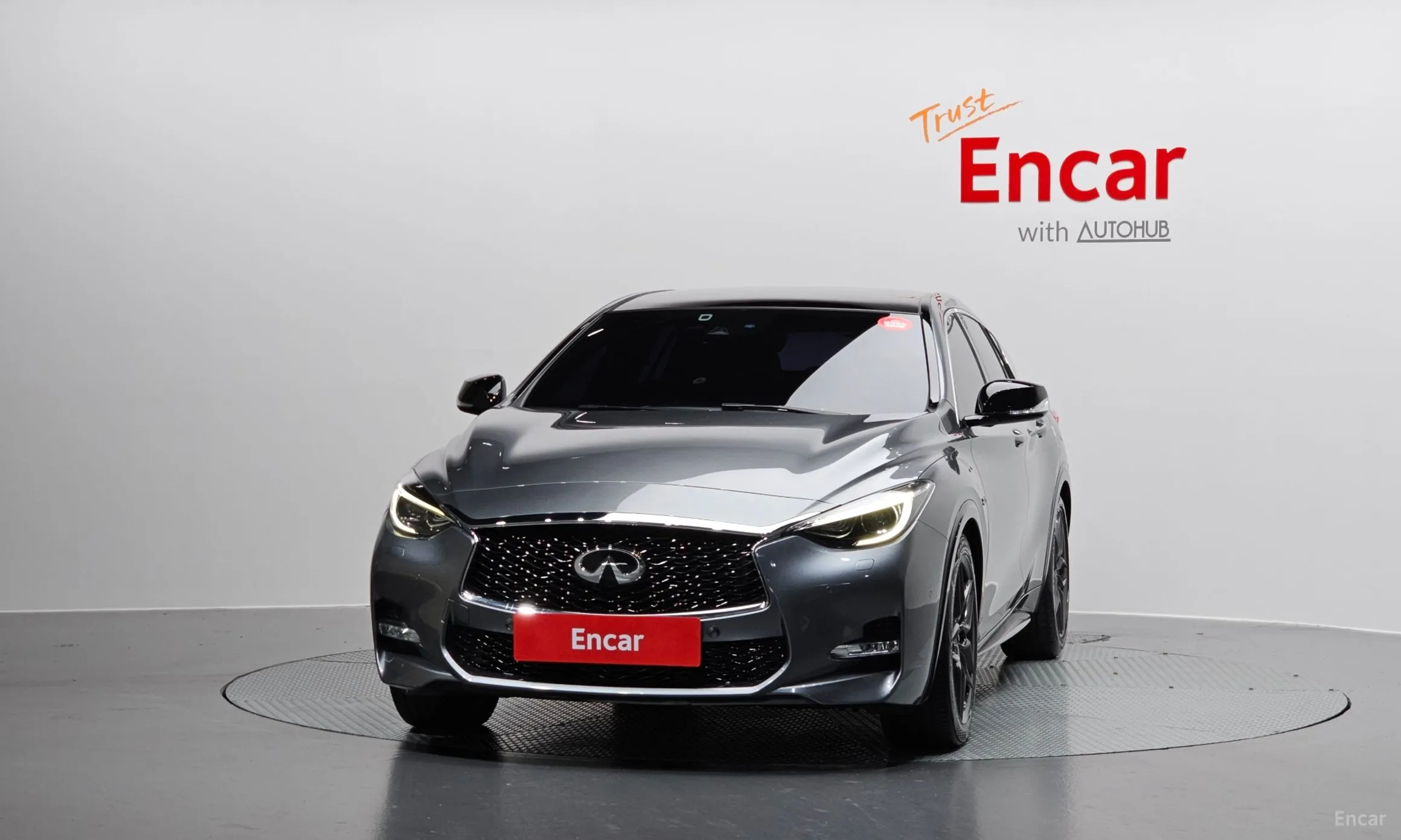 Infiniti Q30 превью 3
