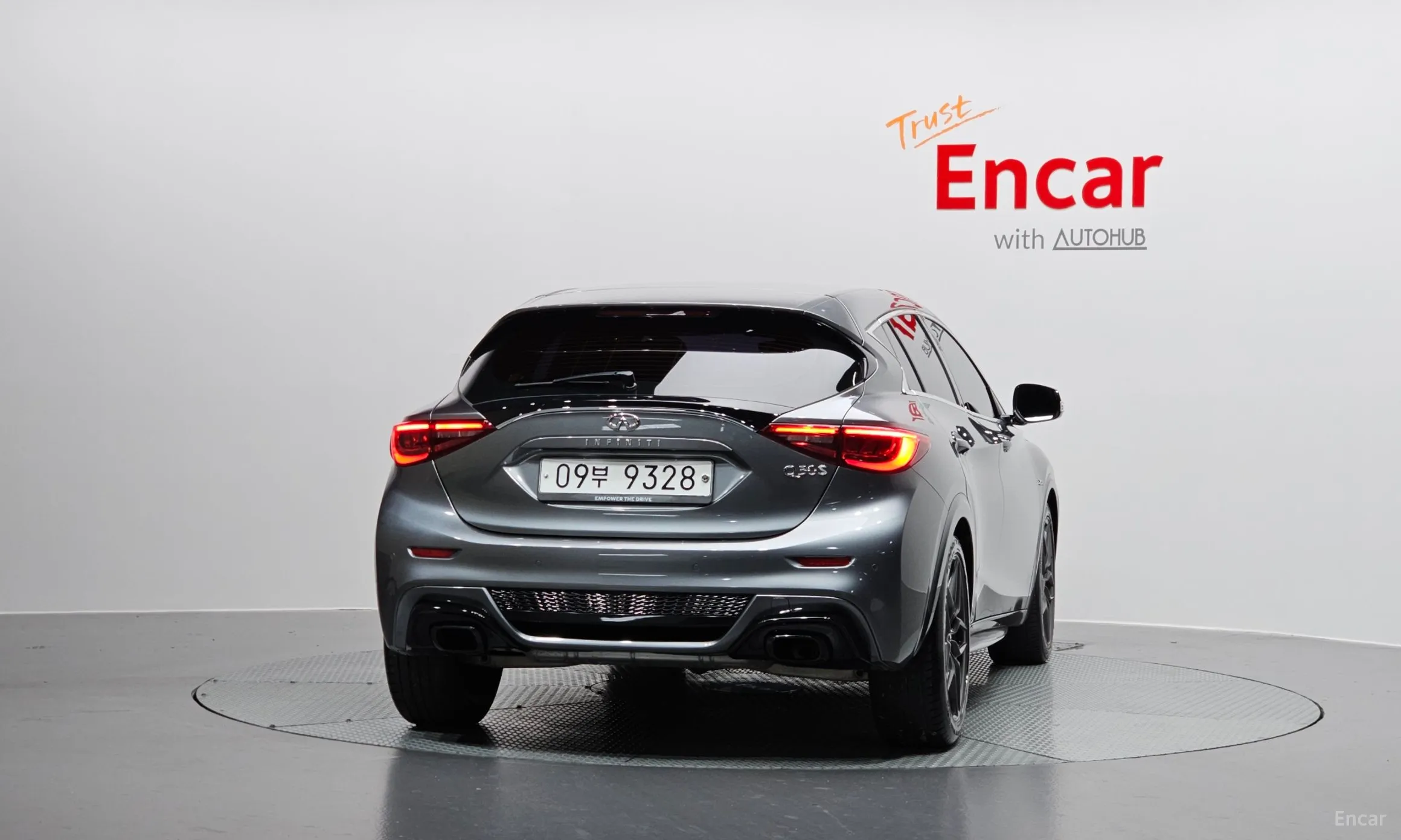 Infiniti Q30 превью 4