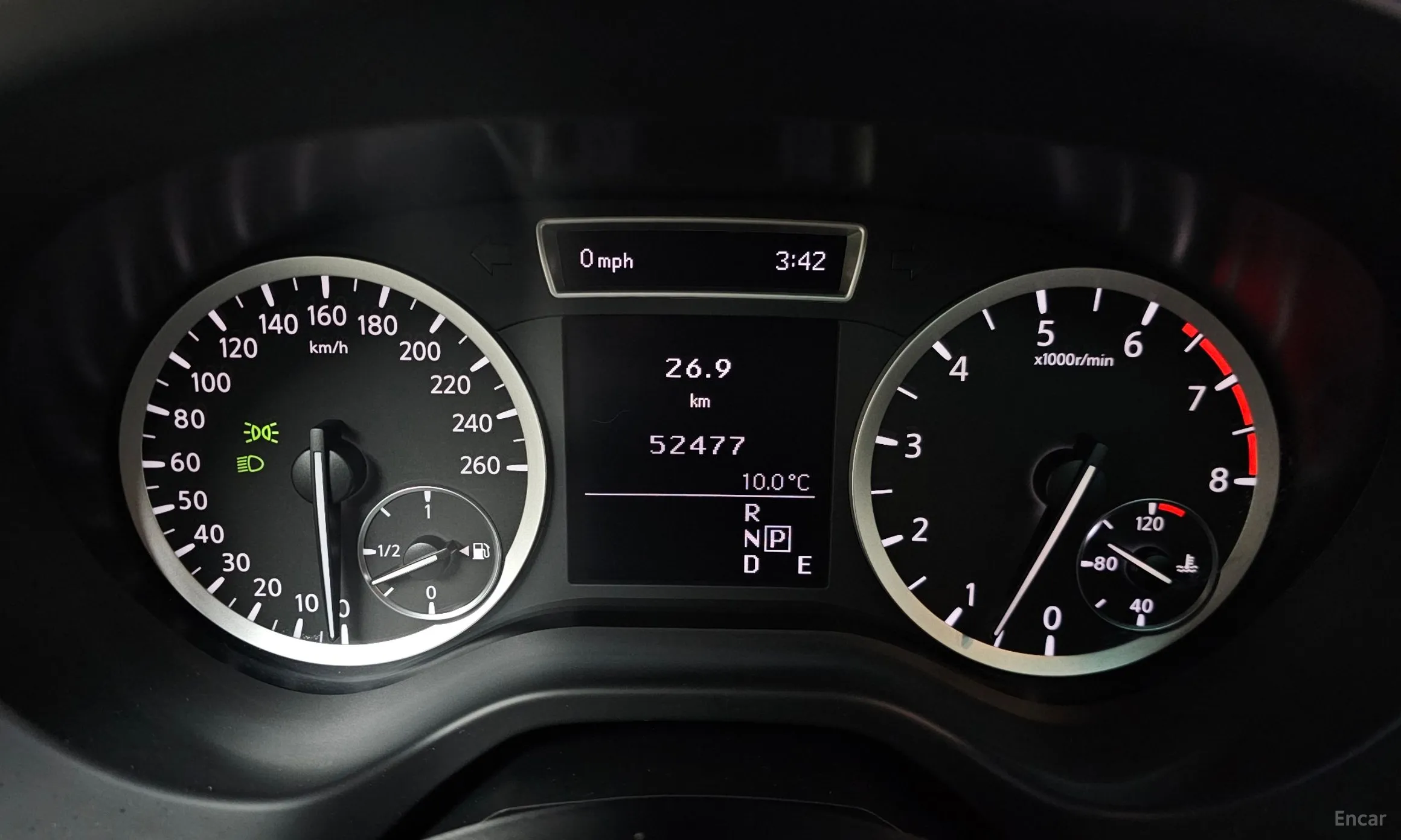 Infiniti Q30 превью 8