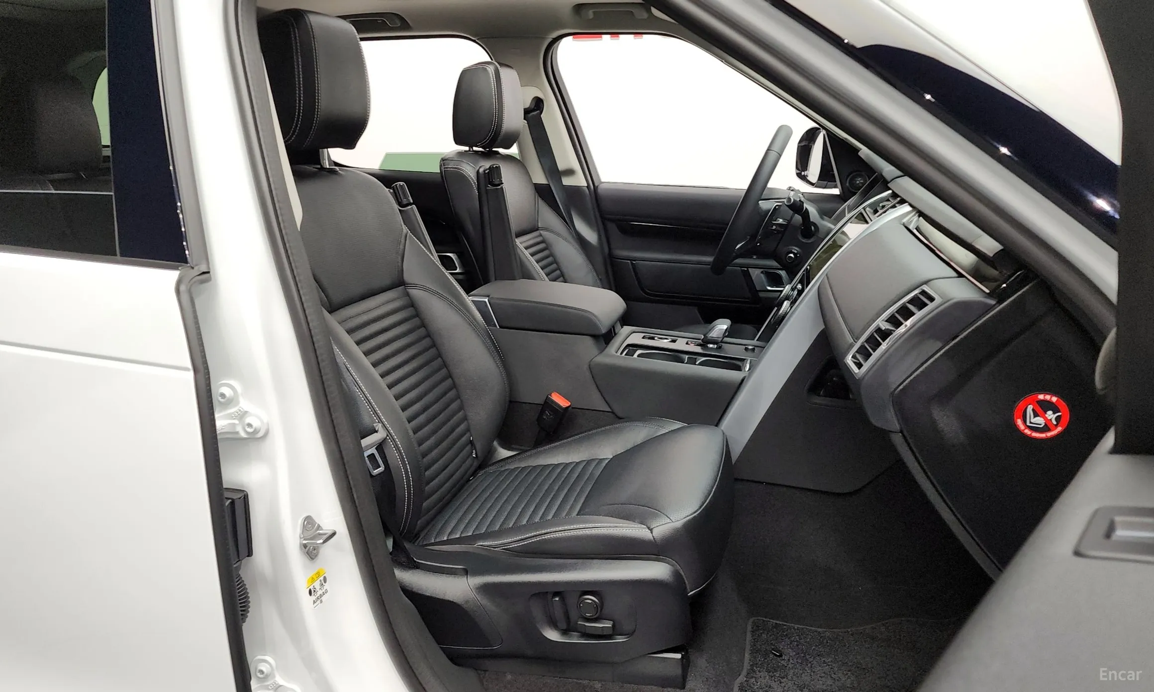 Land Rover Discovery 5 превью 11