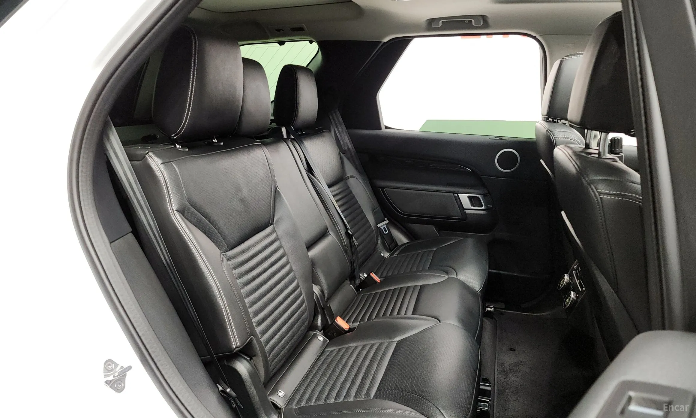 Land Rover Discovery 5 превью 12
