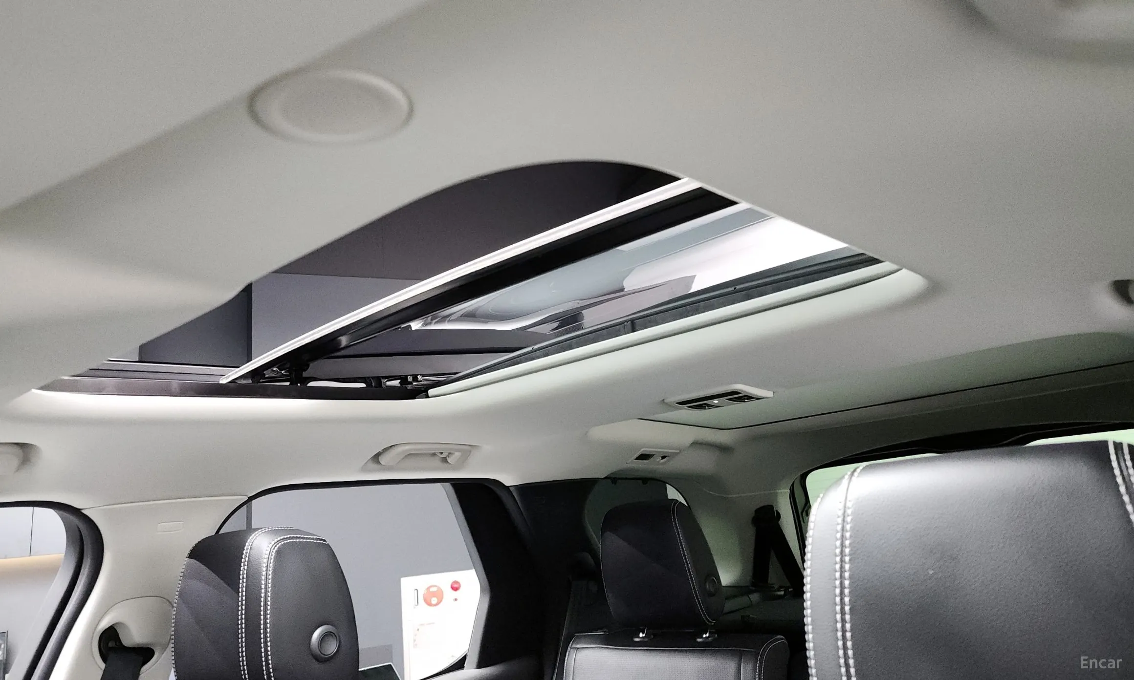 Land Rover Discovery 5 превью 17