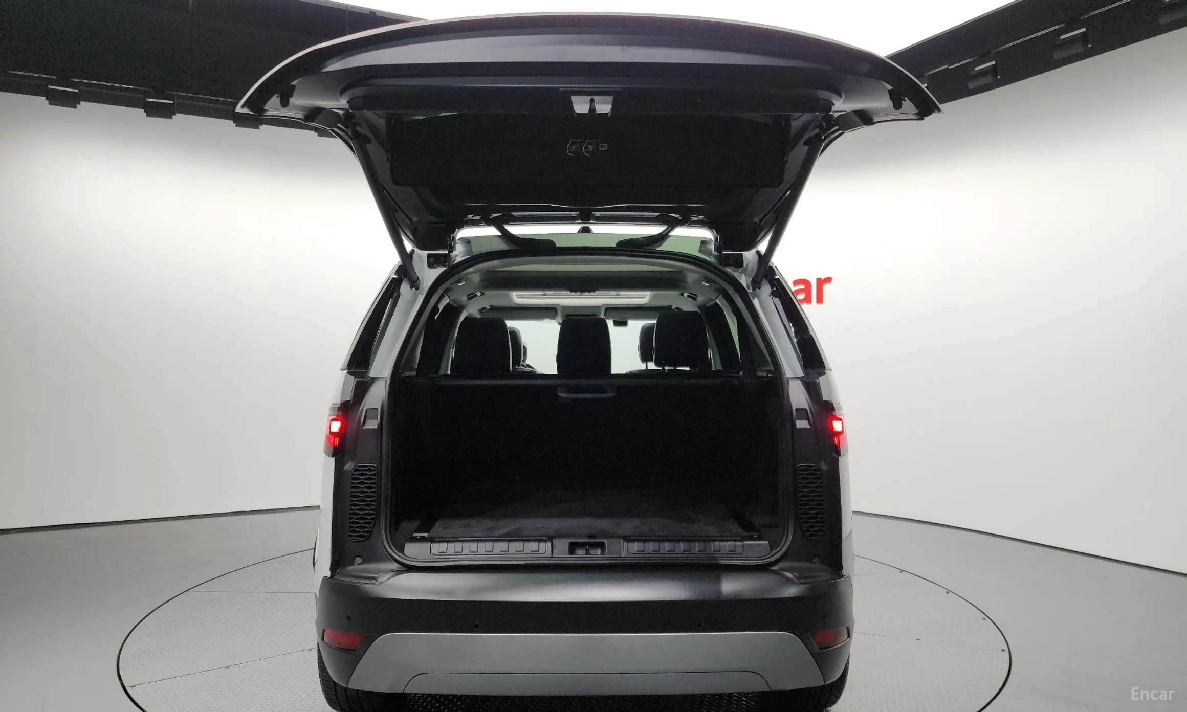 Land Rover Discovery 5 превью 20