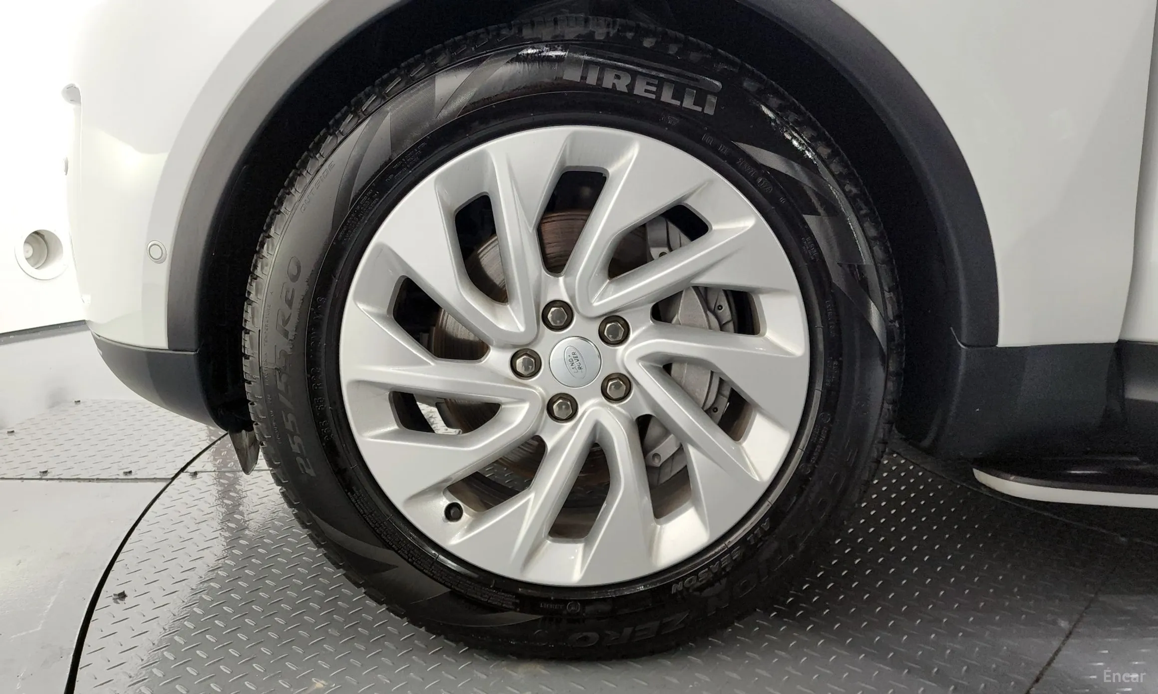 Land Rover Discovery 5 превью 5
