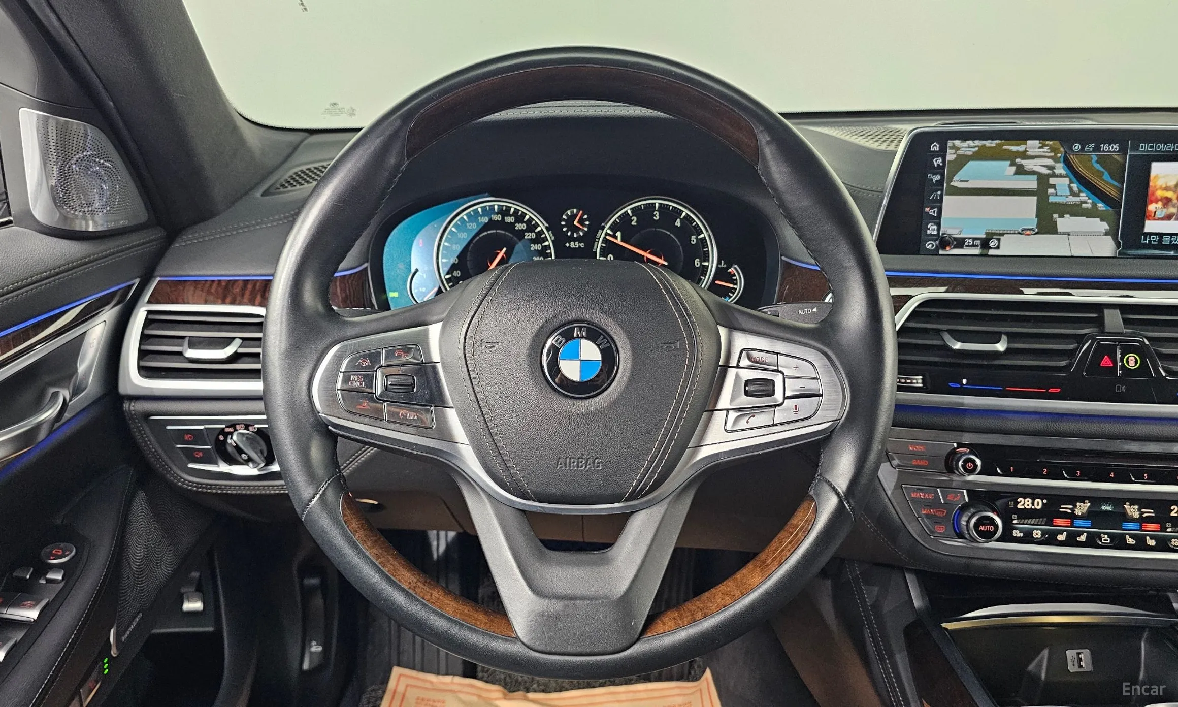 BMW 7 Series (G11) превью 16
