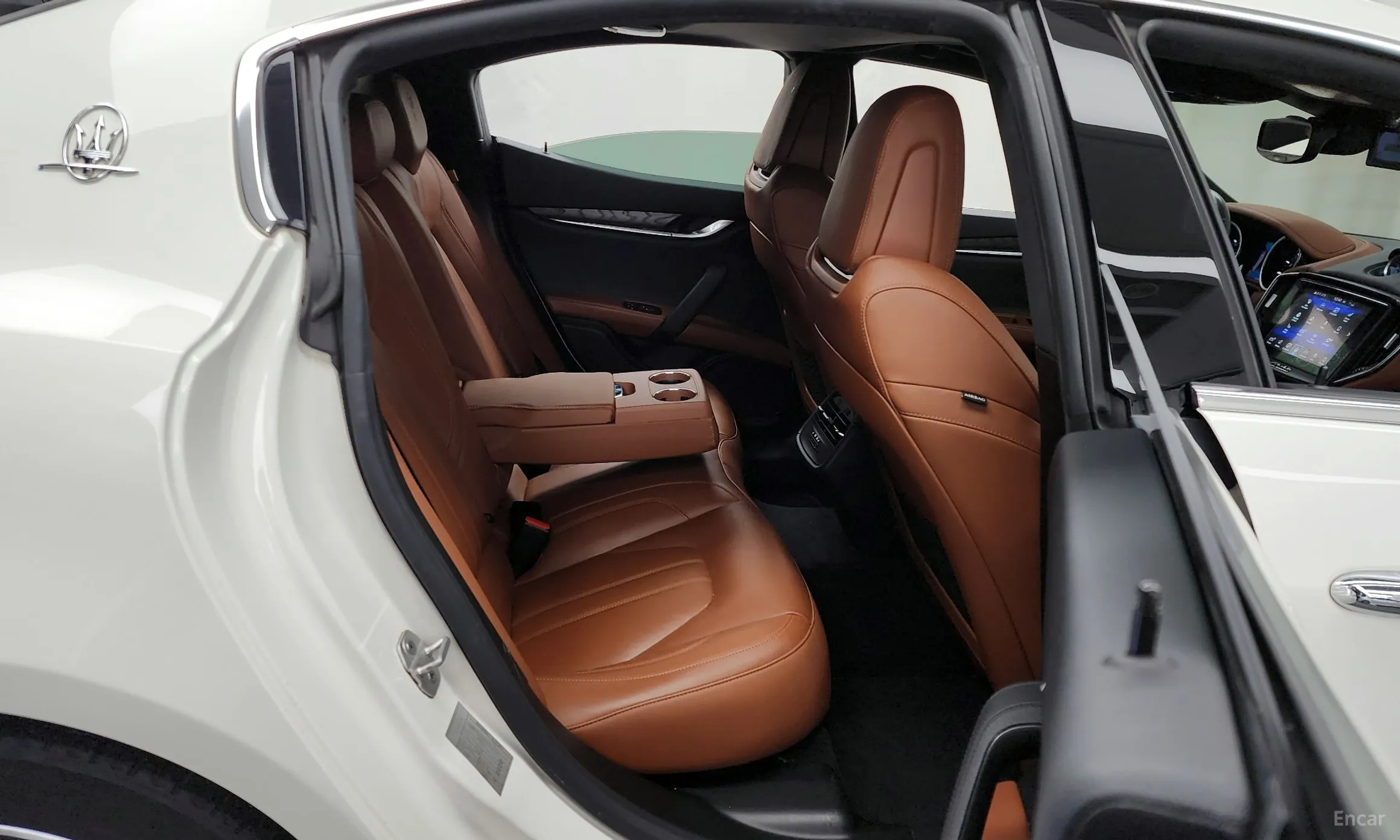 Maserati Ghibli превью 12