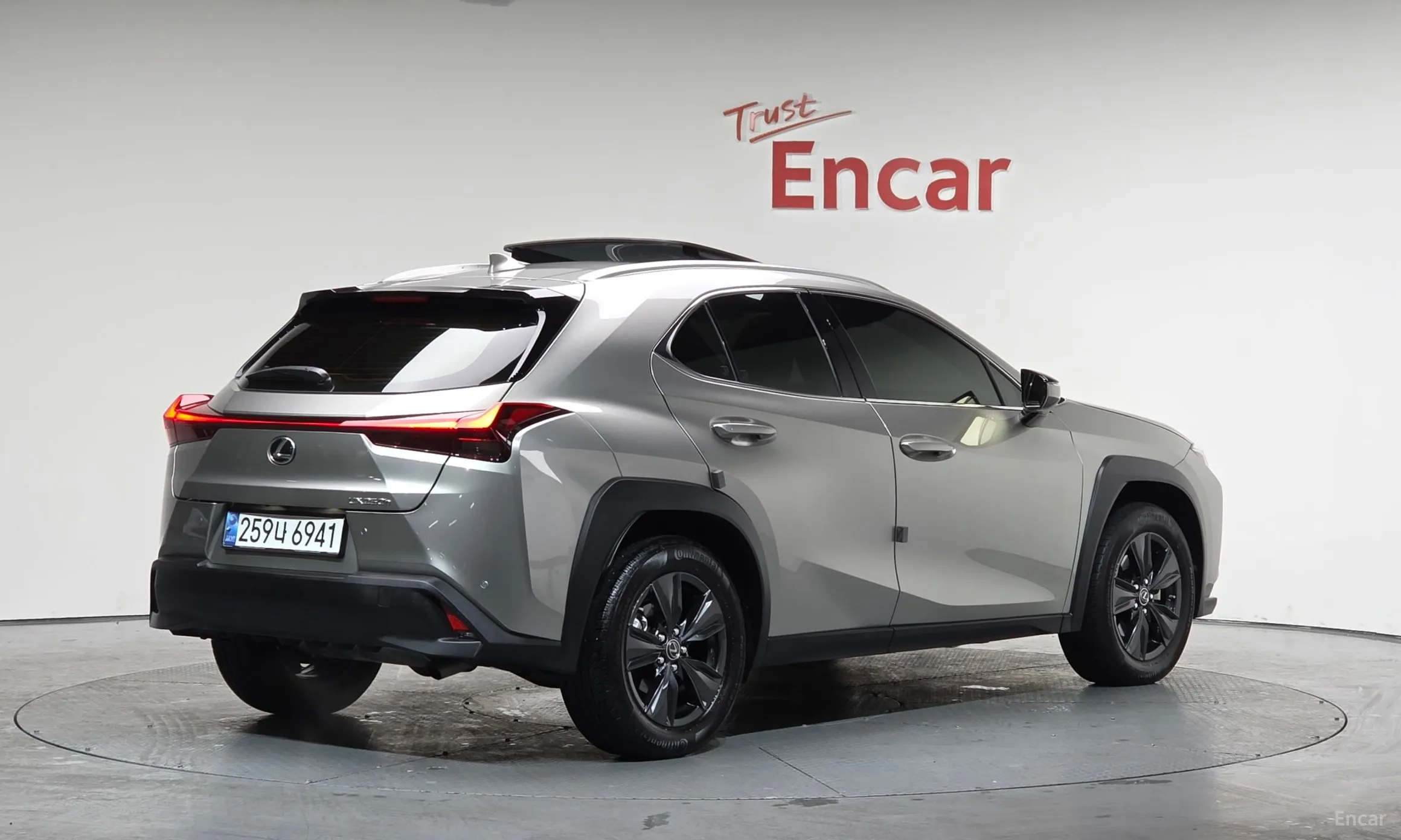 Lexus UX250h превью 2