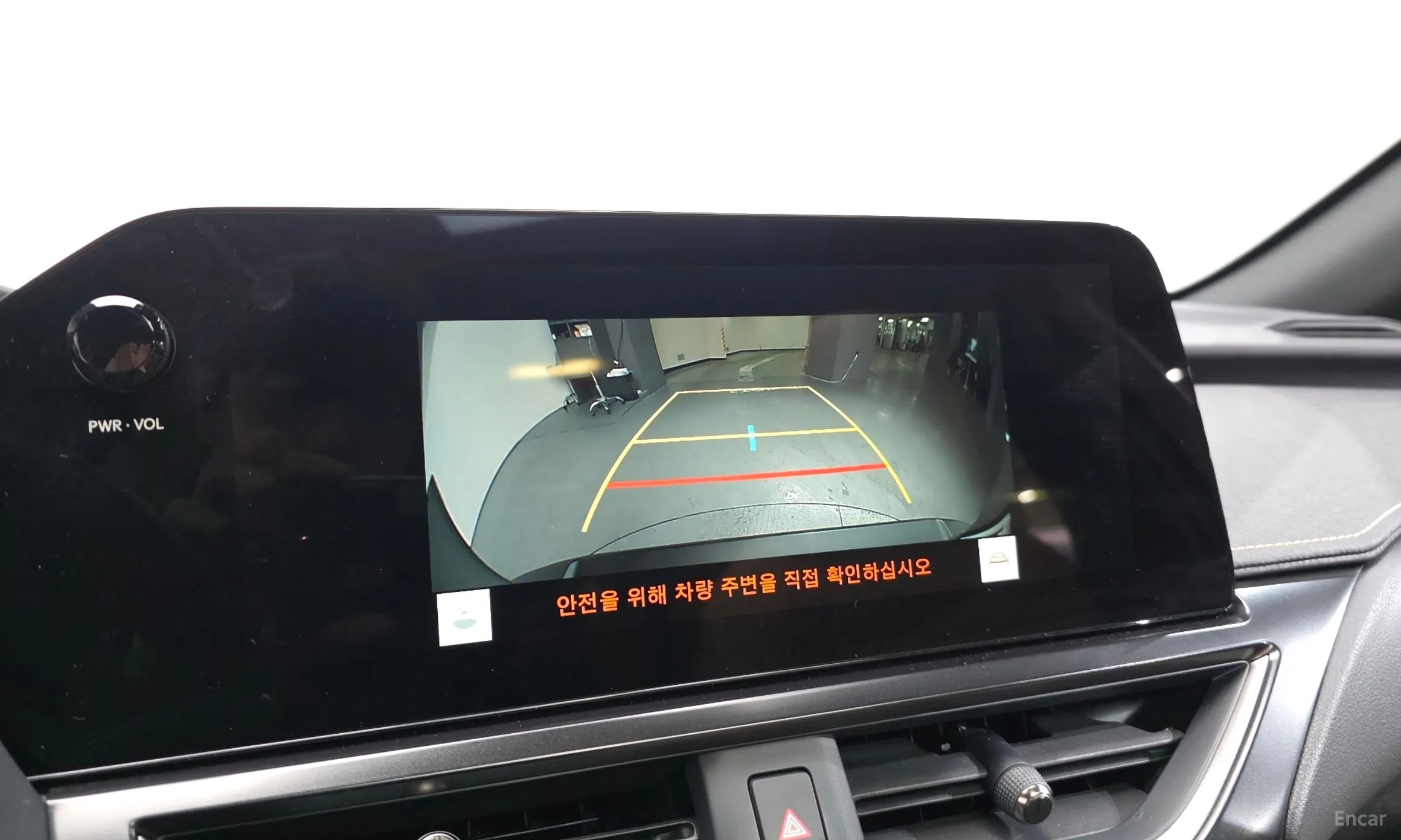 Lexus UX250h превью 17
