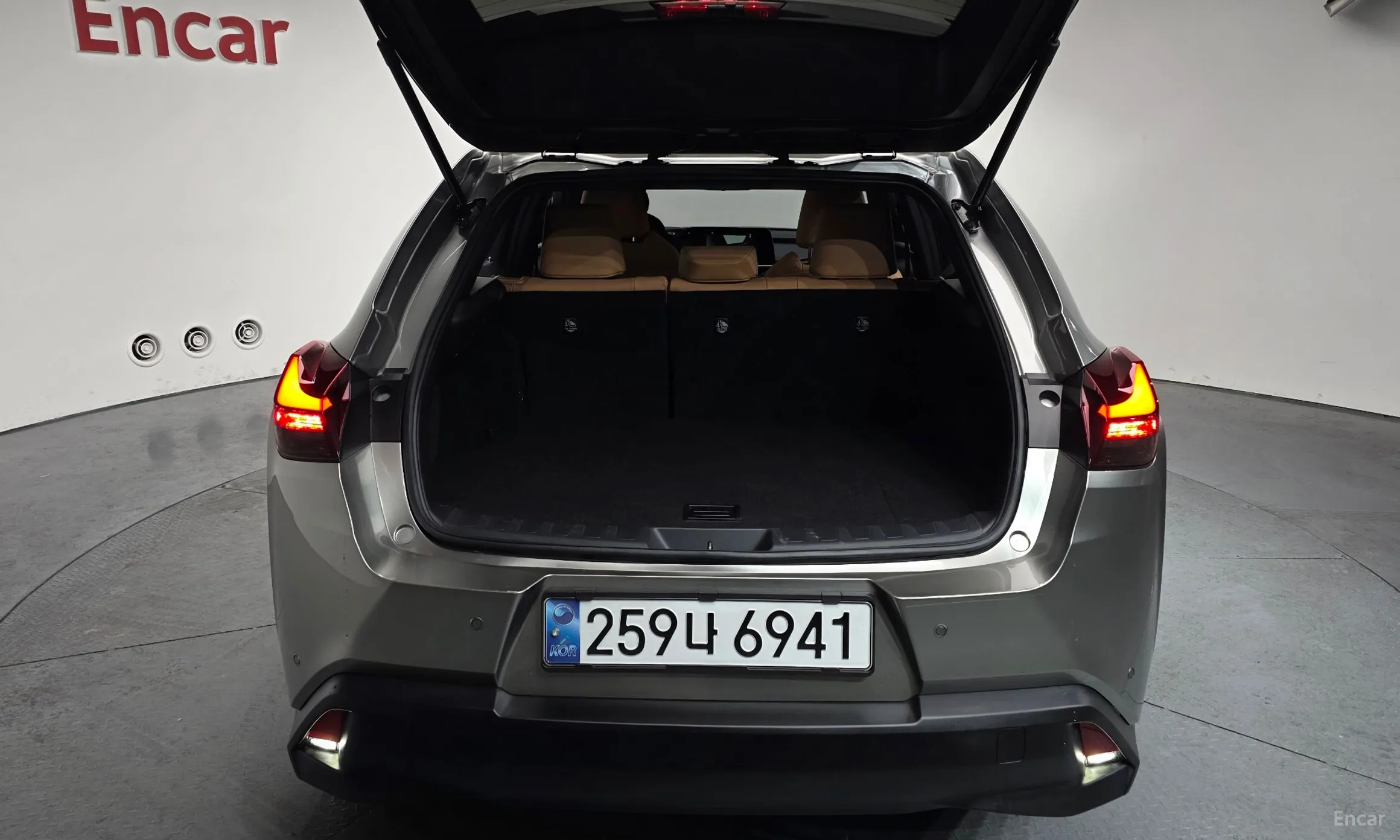 Lexus UX250h превью 20