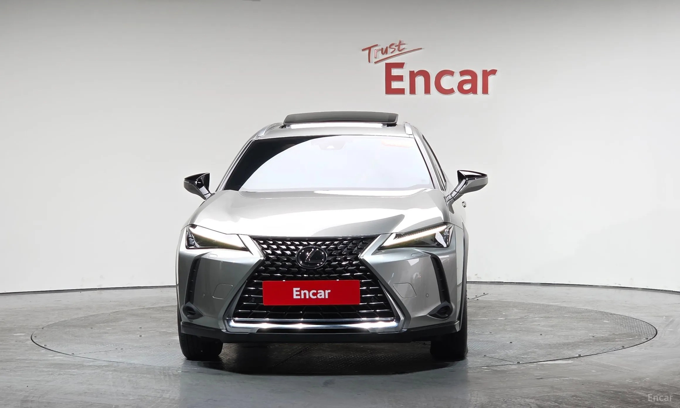 Lexus UX250h превью 3