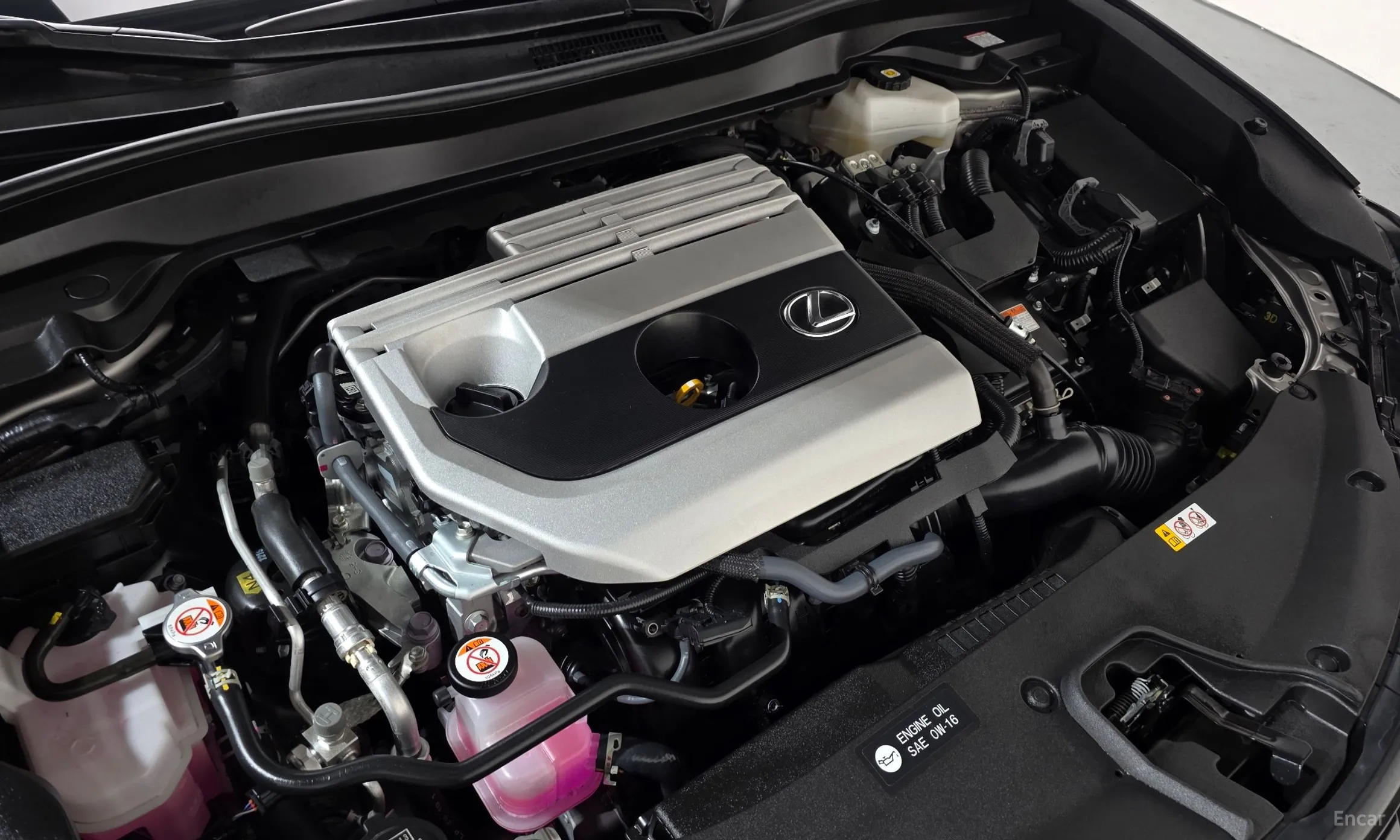 Lexus UX250h превью 6