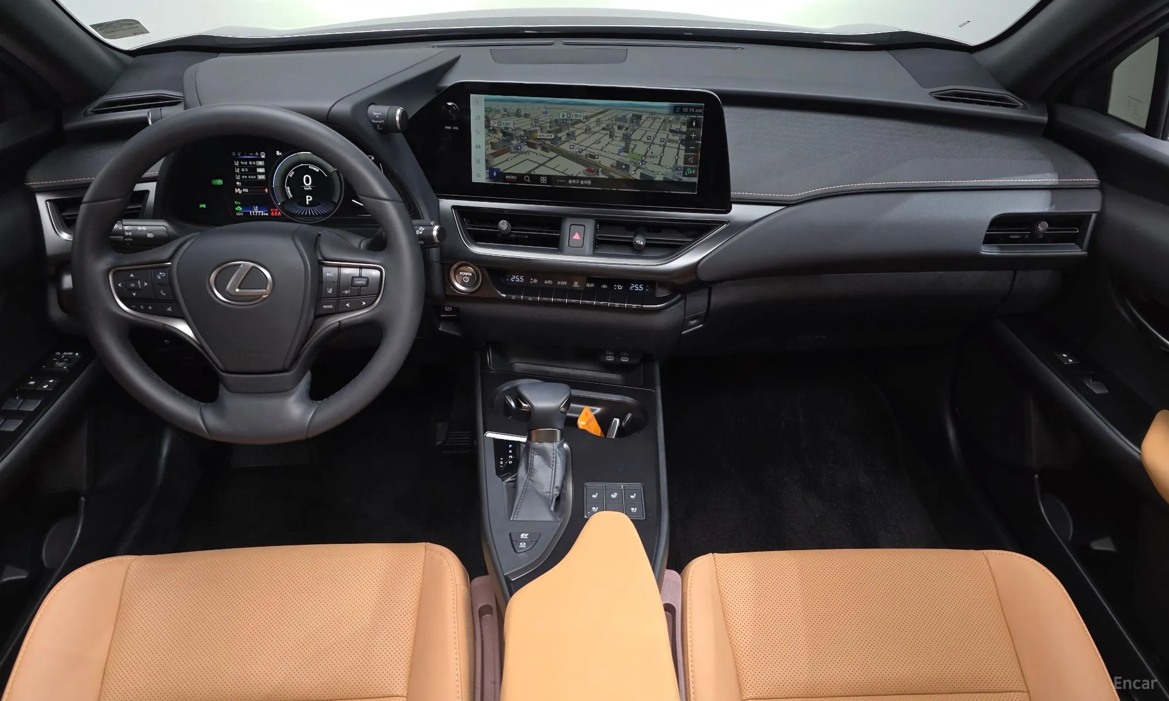 Lexus UX250h превью 7