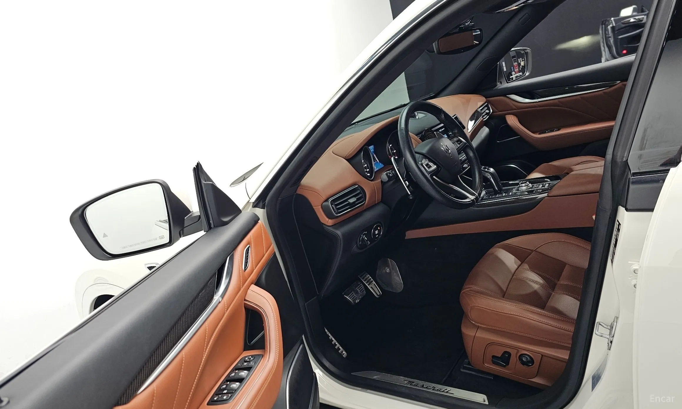 Maserati Levante превью 10