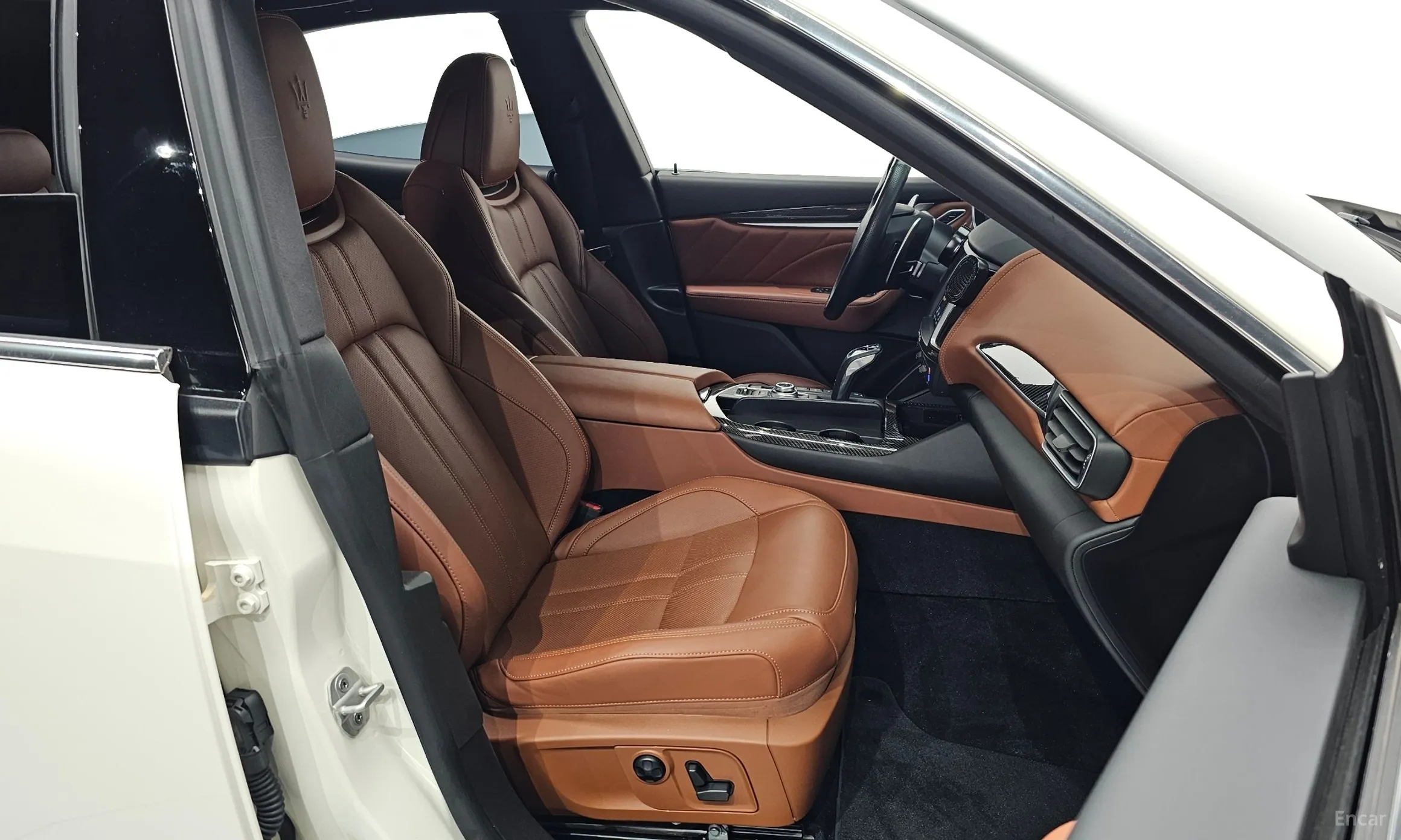 Maserati Levante превью 12