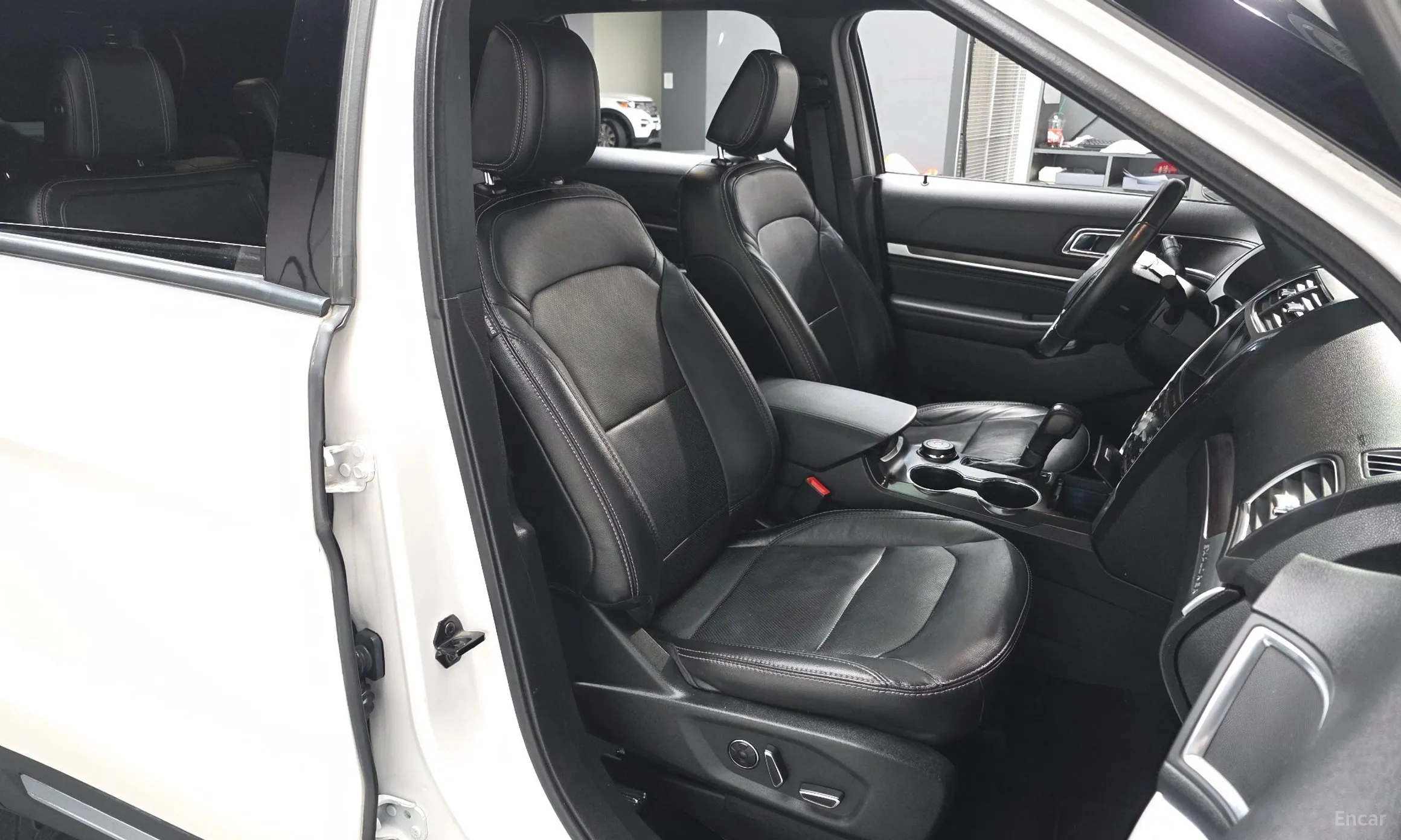 Ford Explorer превью 10