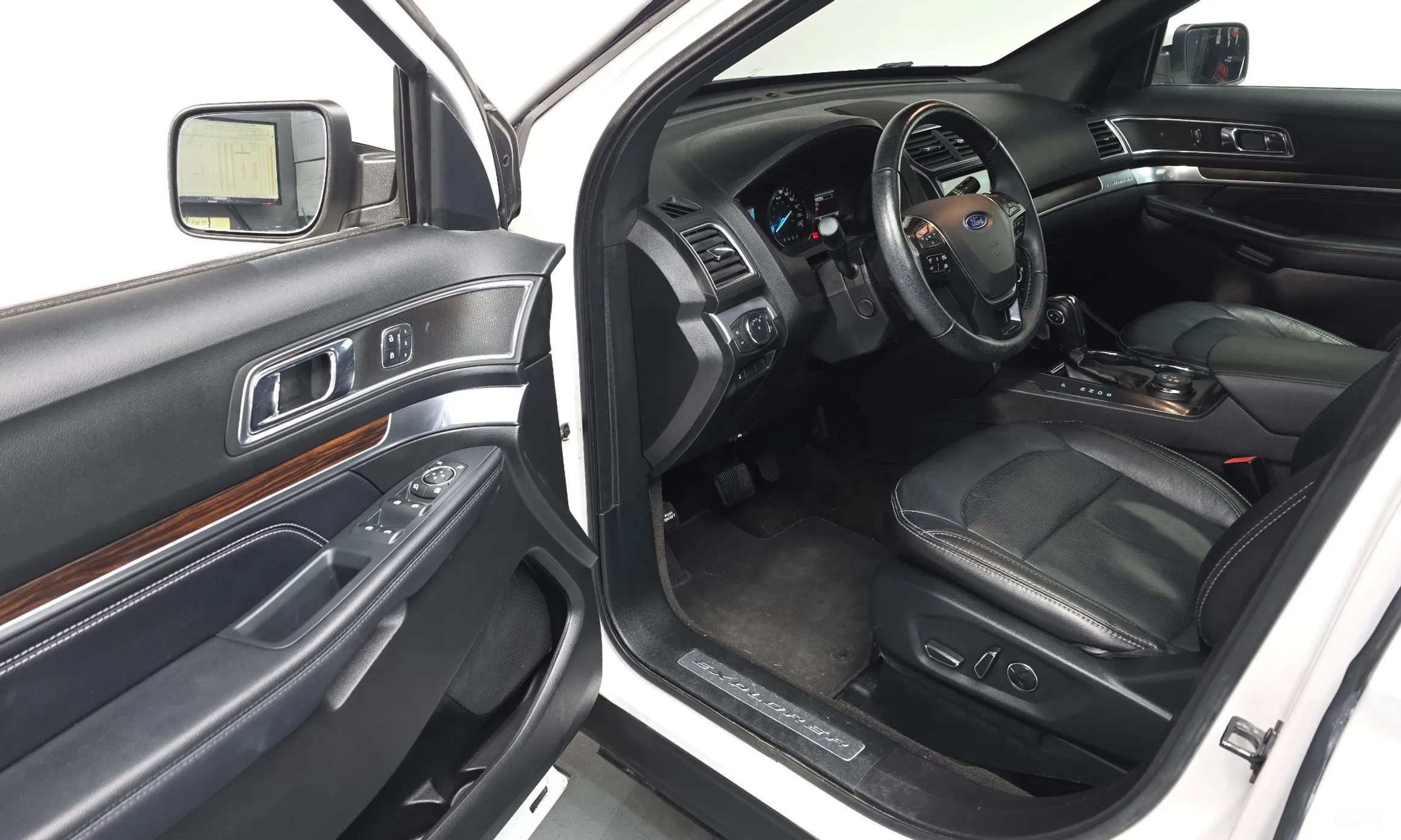 Ford Explorer превью 12