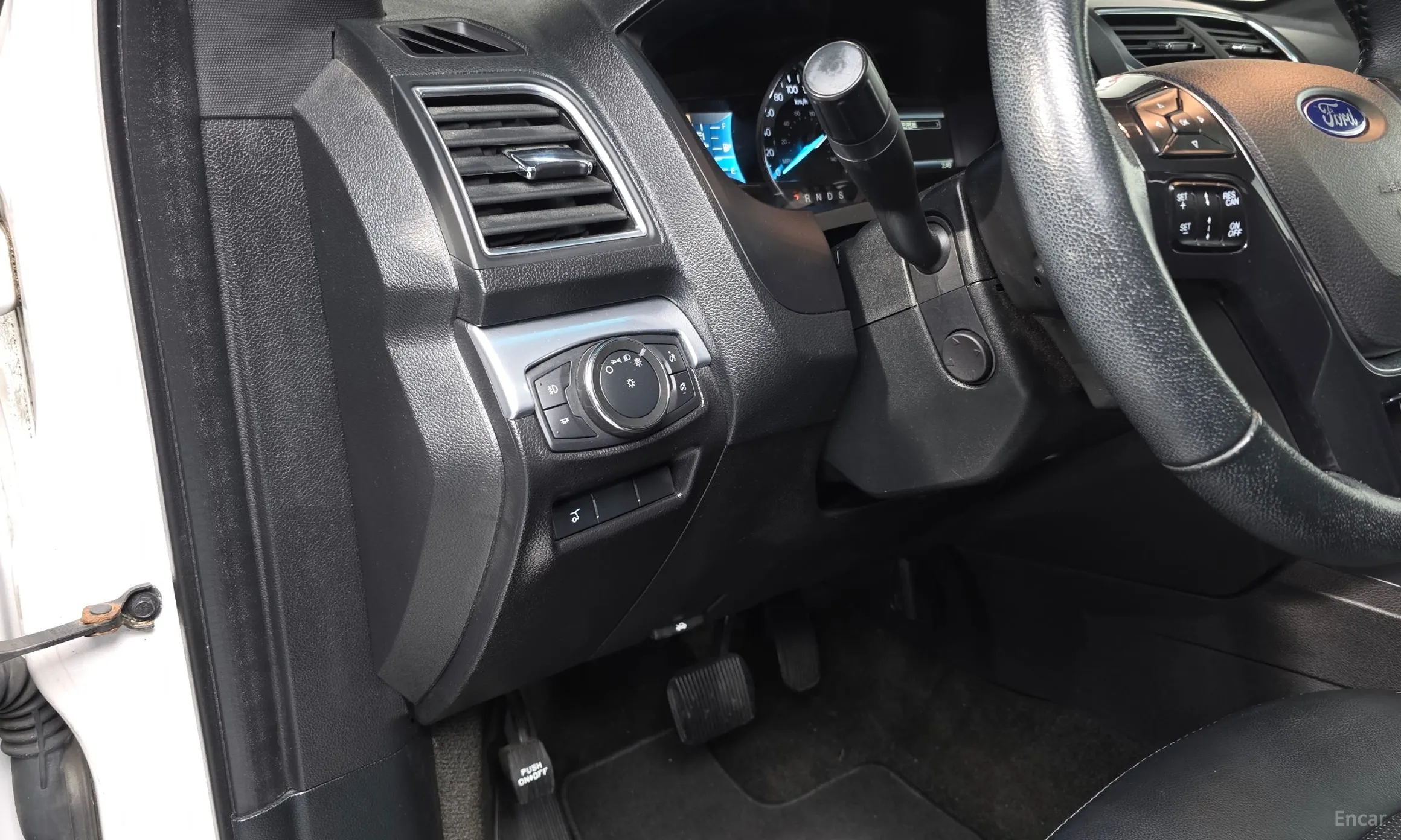 Ford Explorer превью 13